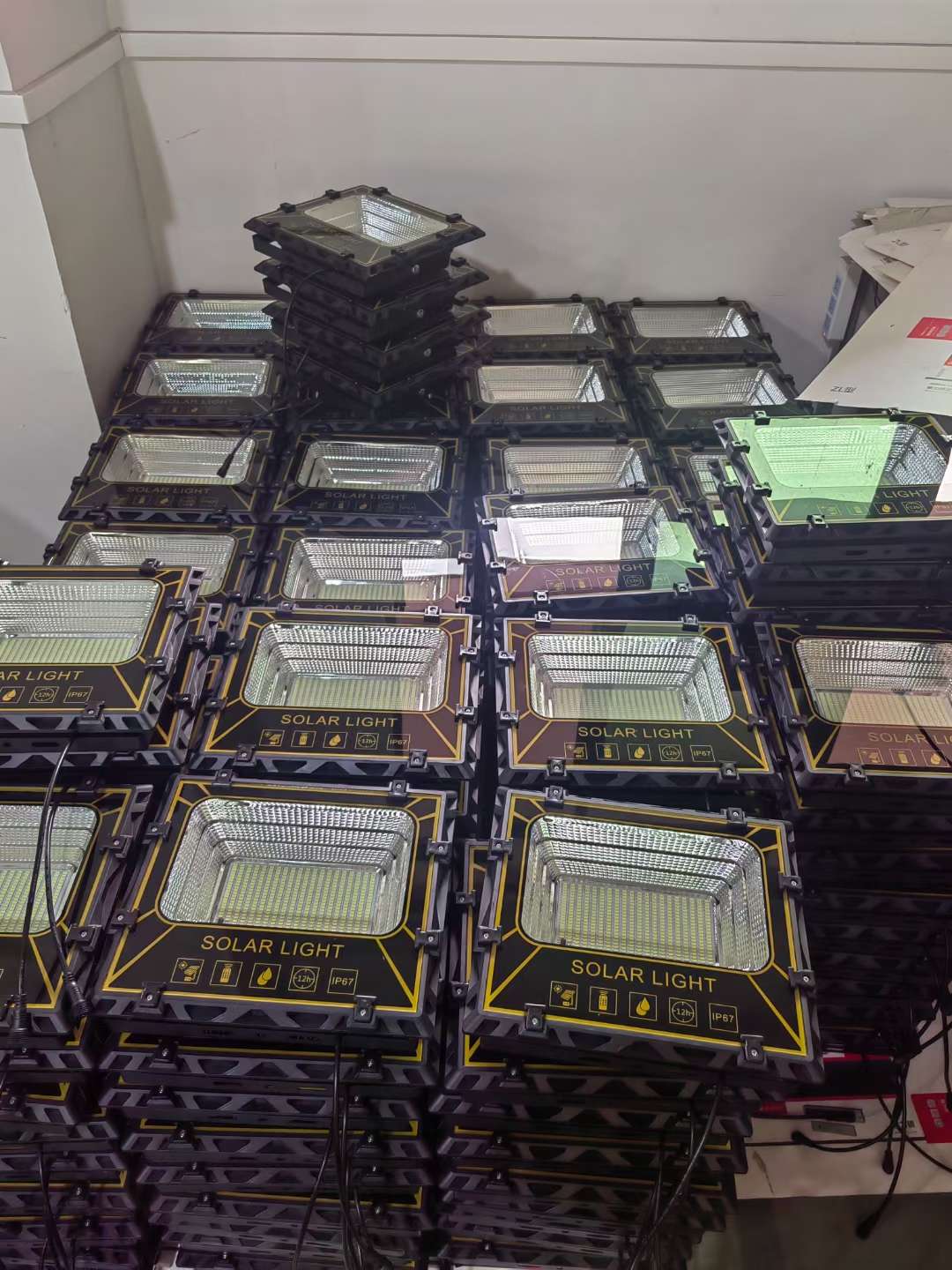 غلاف بلاستيكي من نوع ABS ABS ABS من طراز LED Holding Holding System، بطاقة 60 واط تبلغ 100 واط و 300 واط و 500 واط واط Application Scenario