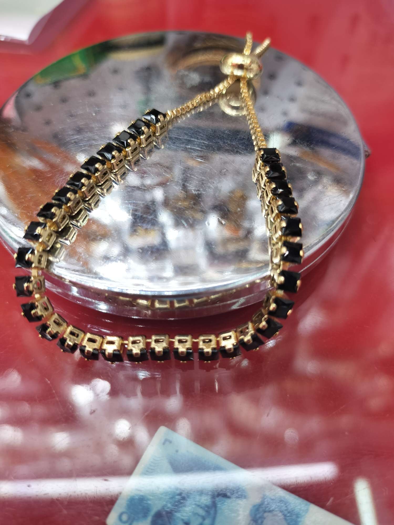 Exquisite and fashionable zircon copper bracelet, a unique Korean-style ladies' wrist accessory, shining and dazzling, high-end and elegant jewelry