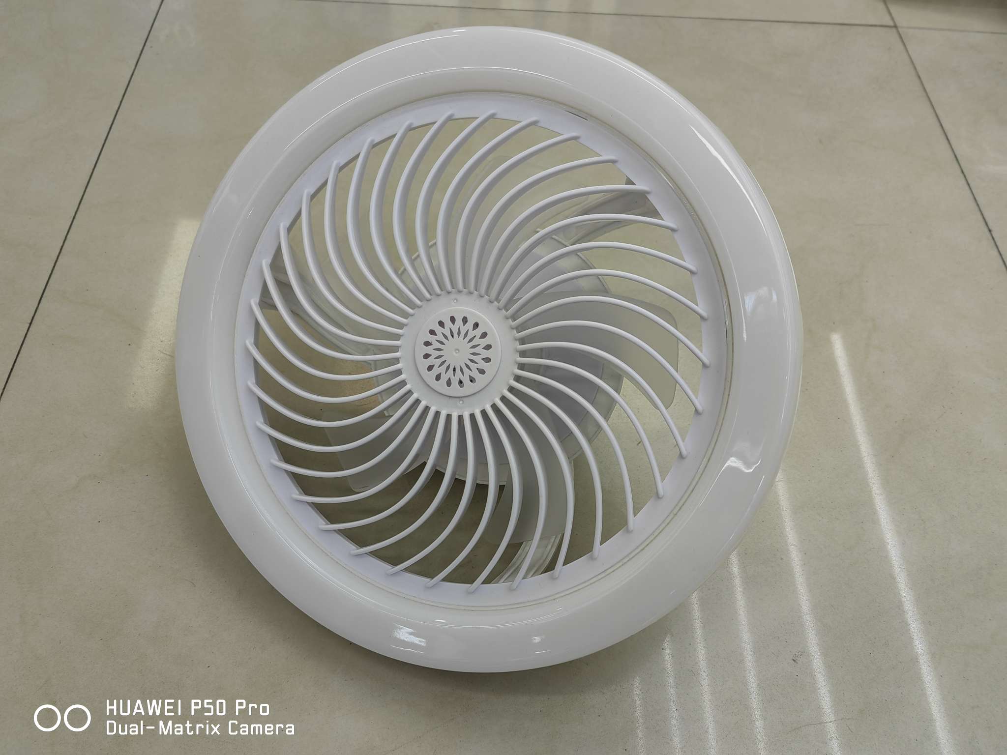 LEDE27 Phantom Color Oscillating Aromatherapy Fan Lamp, 30-watt universal head fan lamp, 40-watt large powerful Fan lamp, 50-watt Phantom Color remote Control Fan lamp Specification image