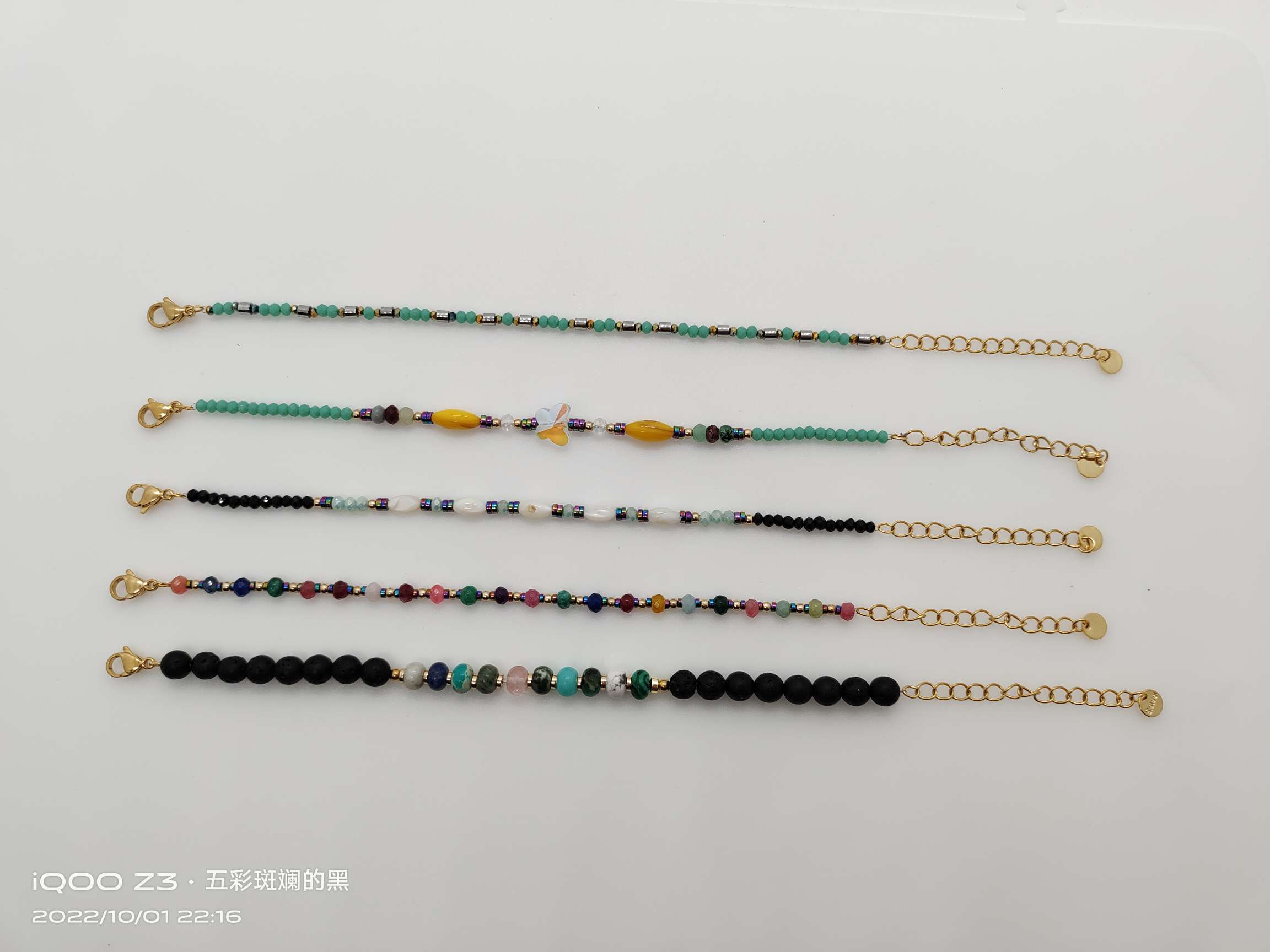 最新欧美流行饰品手链，适合各年龄段时尚女性佩戴