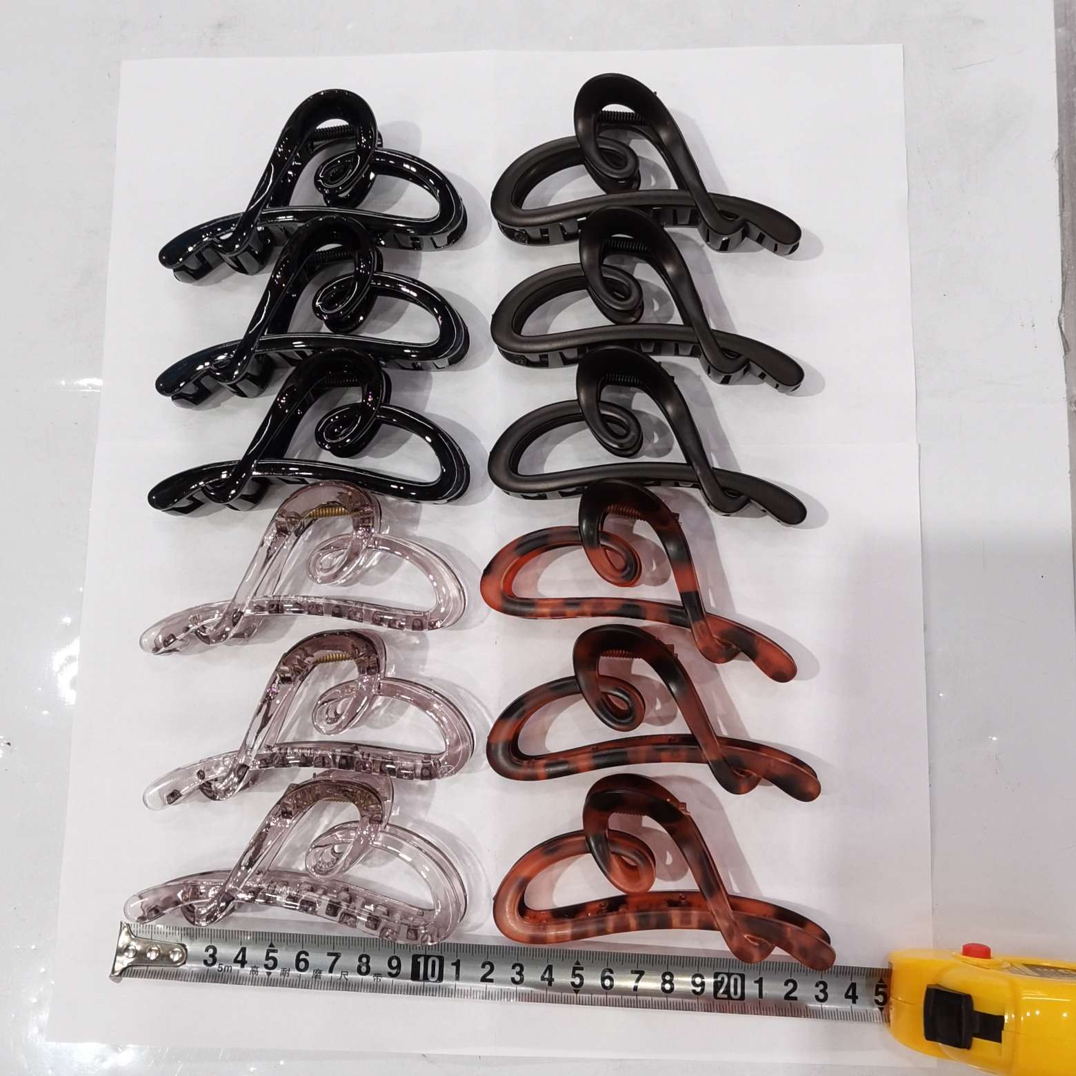 10 cm series dark four-color rubber, black turtle shell color new autumn and winter headwear, hair clips, shark clips, scratch-off clips Application Scenario