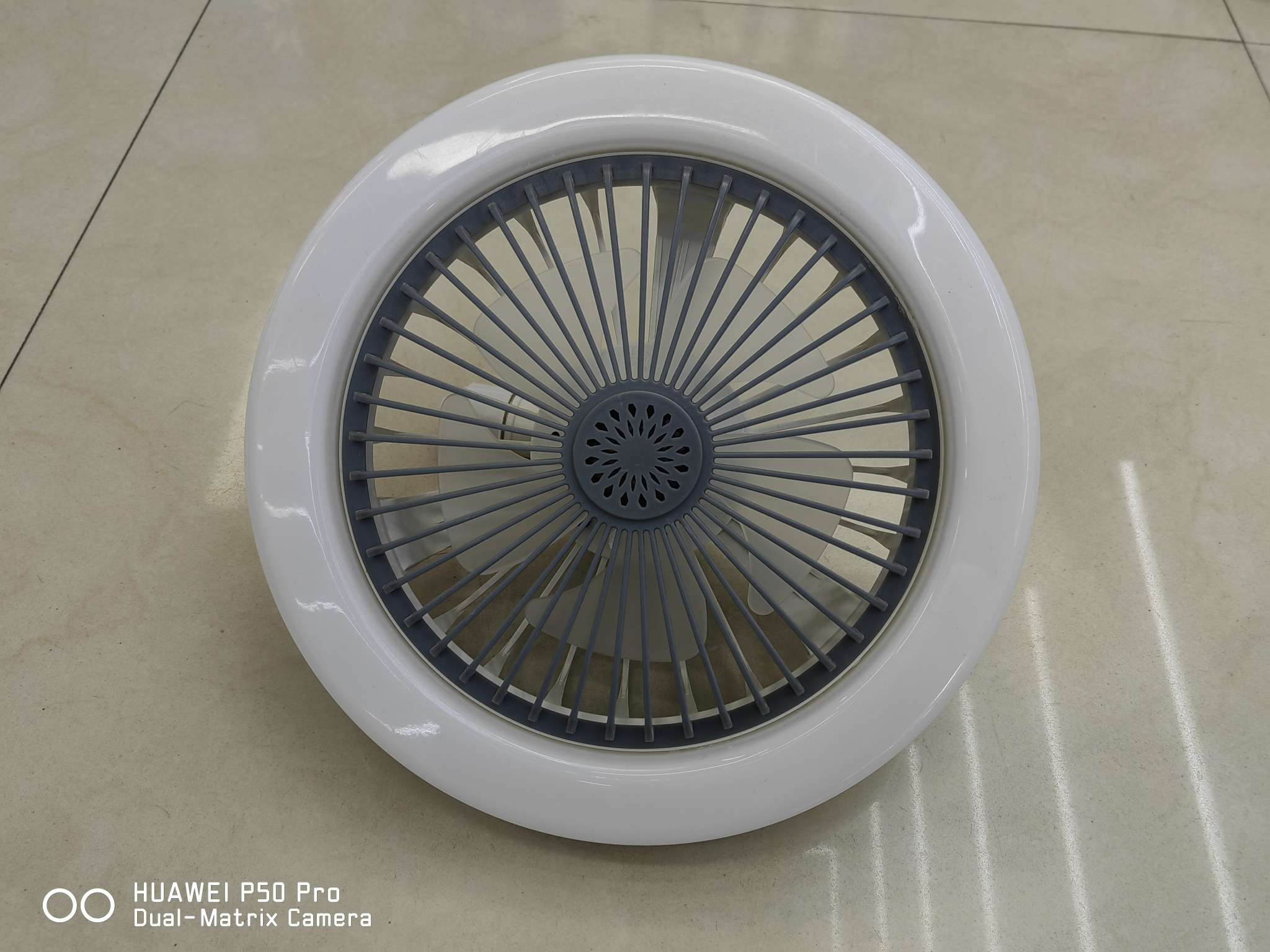 LEDE27 Phantom Color Oscillating Aromatherapy Fan Lamp, 30-watt universal head fan lamp, 40-watt large powerful Fan lamp, 50-watt Phantom Color remote Control Fan lamp details Picture