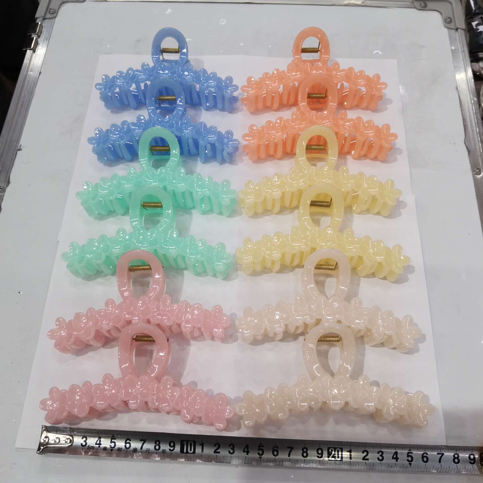 13 cm new spring, summer, autumn and winter jelly Seven-flower series scratch-off headwear with abundant hair volume Application Scenario