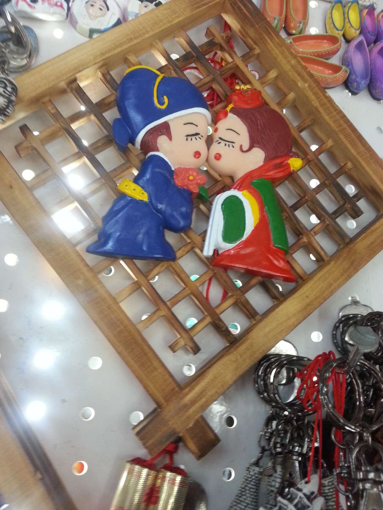 038宇宙韩国树脂工艺品摆件，挂件，韩国胸针，韩国包产品图