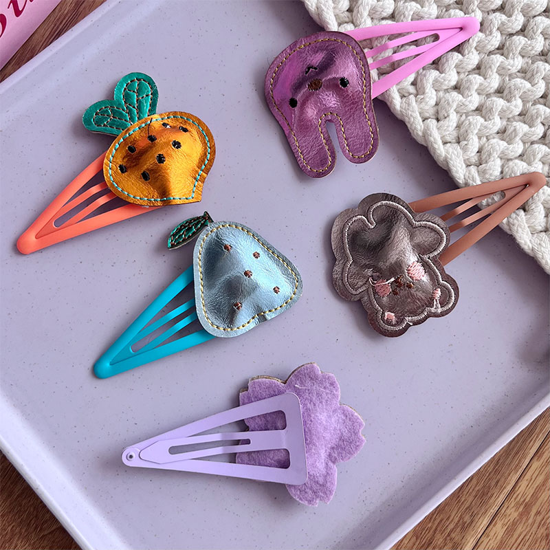 New cute cartoon rabbit wave triangle bb clip, ins girl sweet student bangs clip, children's hair accessory Application Scenario