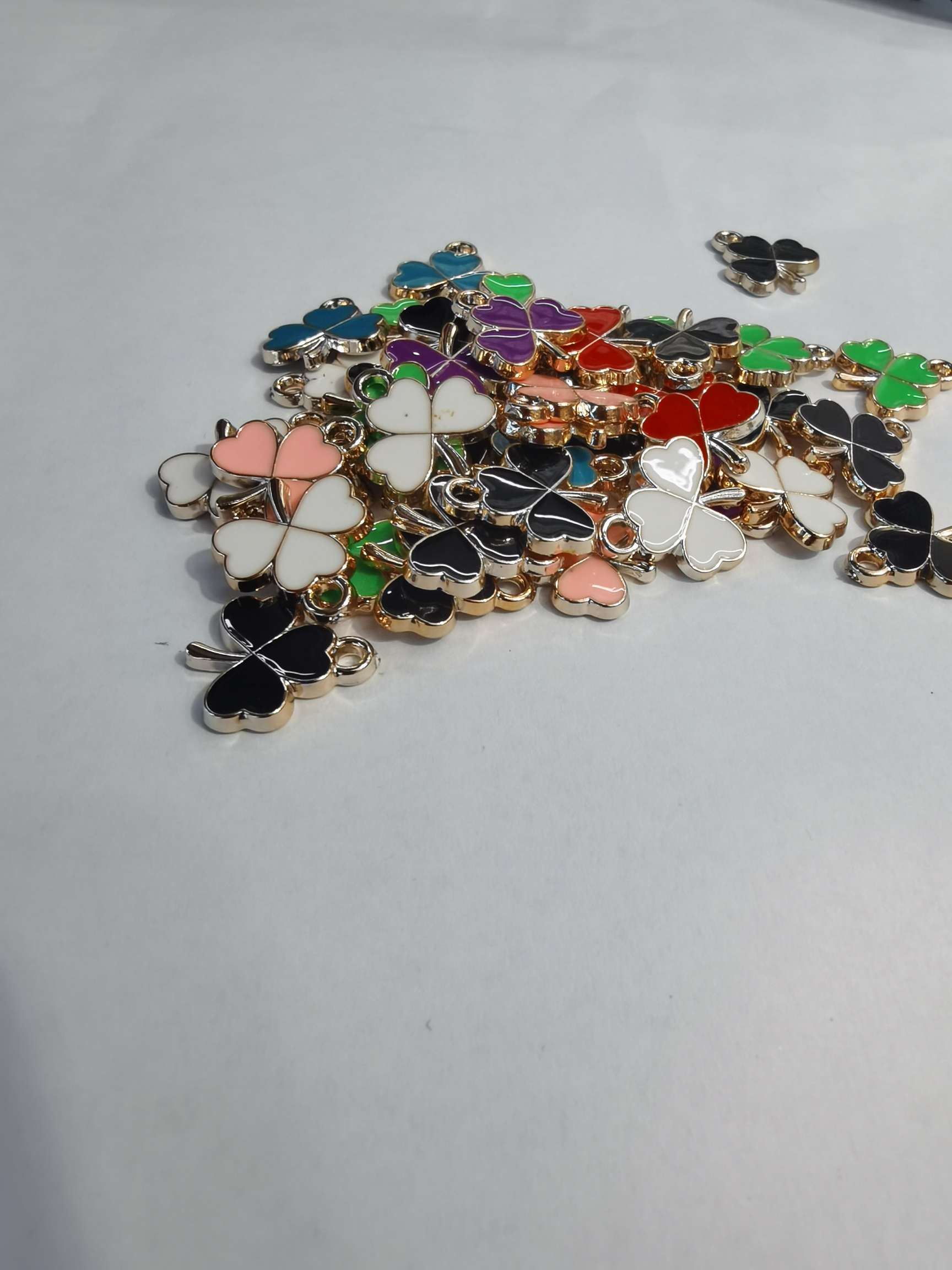 Irish Day Clover exclusive DIY plastic jewelry accessories, earrings, bracelets, pendants and other accessories, a pack of 500 pieces detail image 2