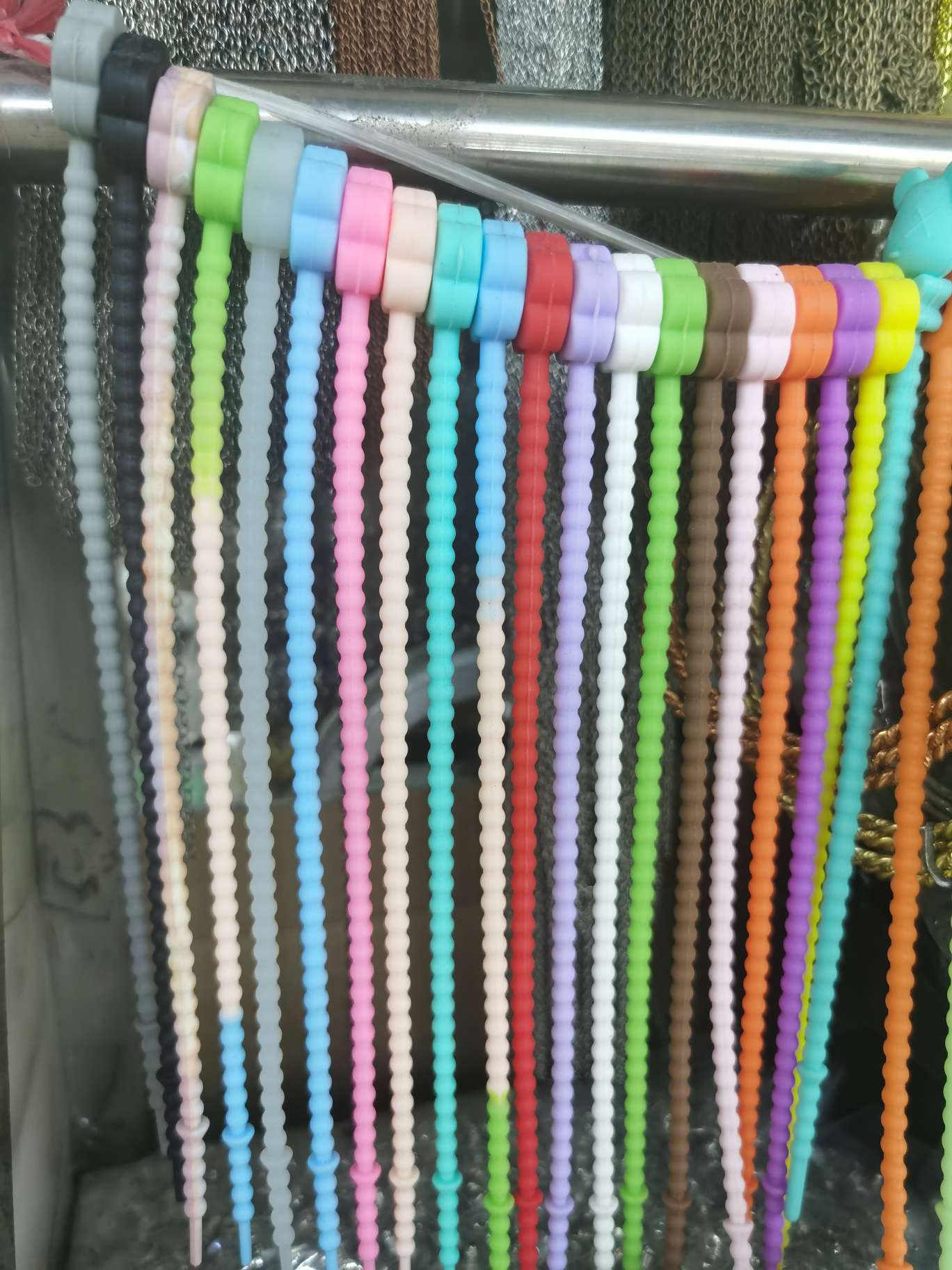 Silicone cable ties are mixed in color