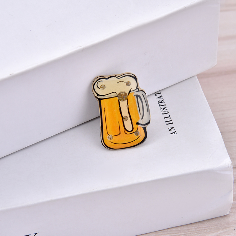 The custom-made brooch glows Specification image