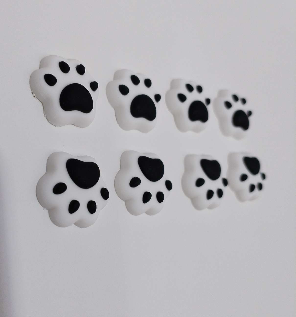 PVC soft adhesive accessories, cartoon cat paw bearpaw parche, accessories de accessories de horquilla, pegamento de refrigerador de caso de teléfono, decoraciones de zapatos de agujero. detail image 3