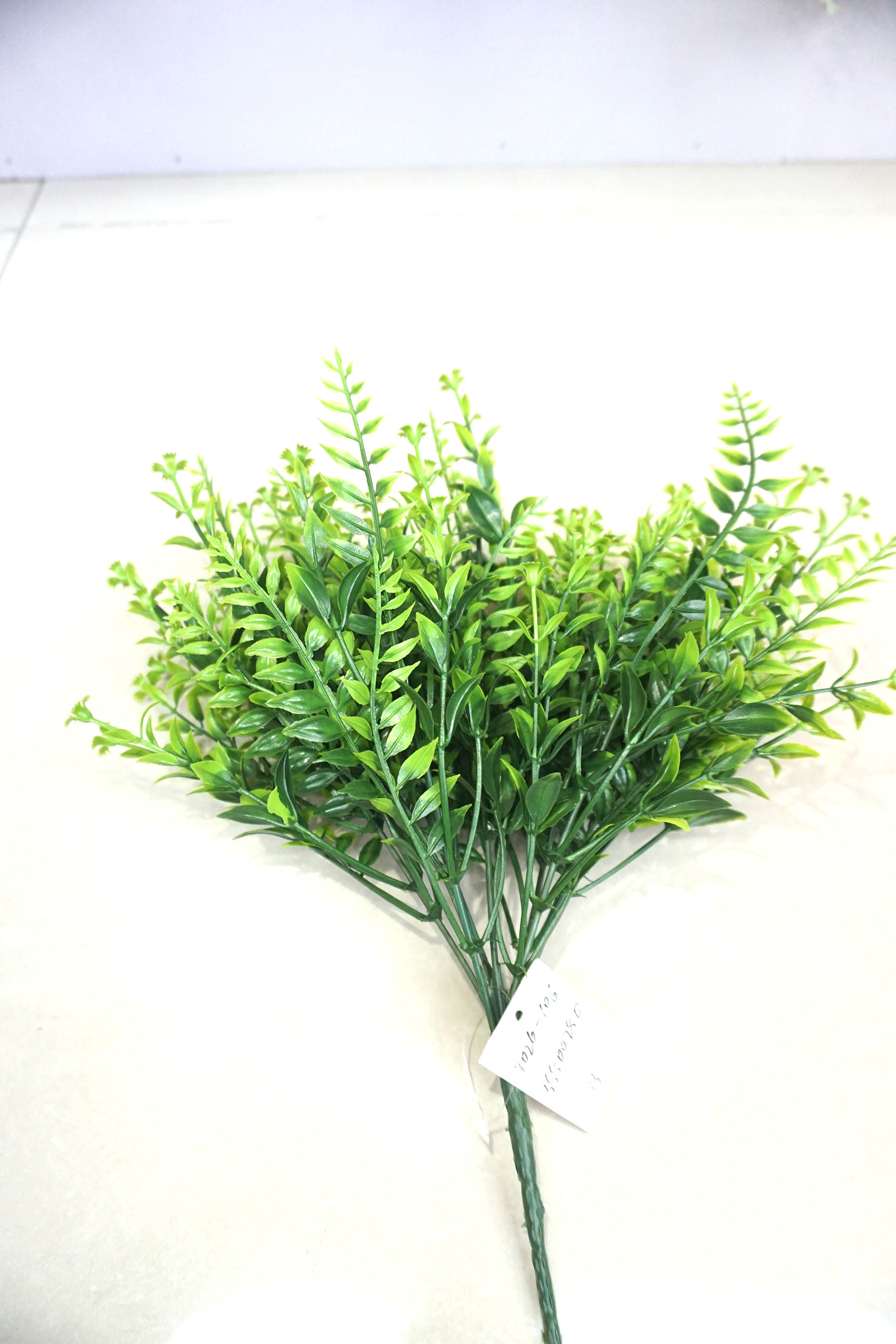 Simulated green plants, simulated branches, ugly grass, super ugly plastic handicrafts, simulated small ornaments details Picture