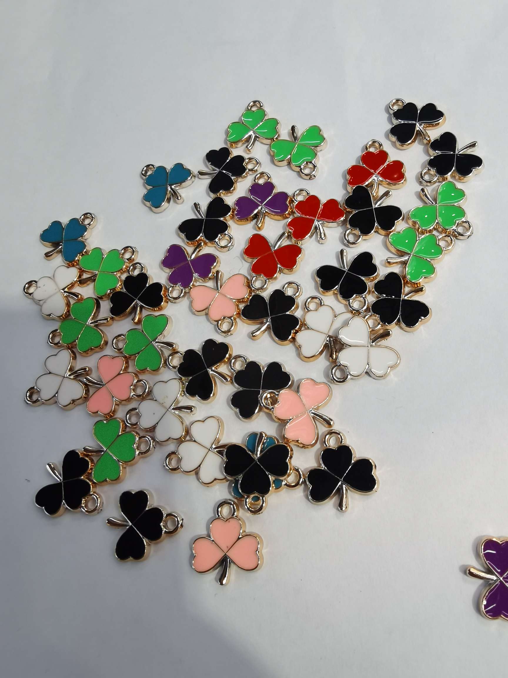 Irish Day Clover exclusive DIY plastic jewelry accessories, earrings, bracelets, pendants and other accessories, a pack of 500 pieces details Picture