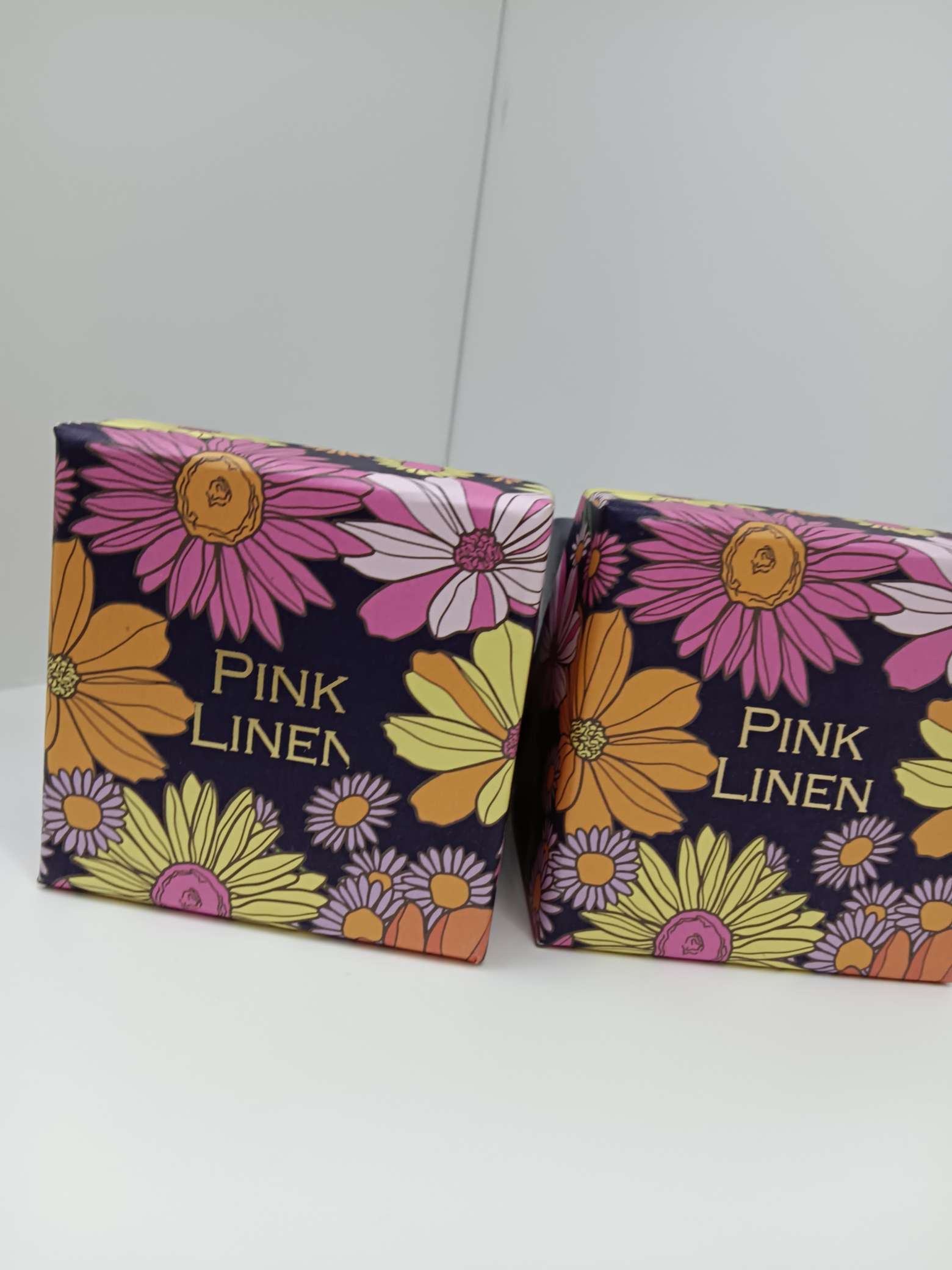 Factory direct sales, mid-to-high-end ear jewelry boxes, bracelet packaging boxes, high-end accessory packaging, exquisite jewelry packaging boxes. Professional packaging design, custom jewelry box packaging based on samples available Application Scenario