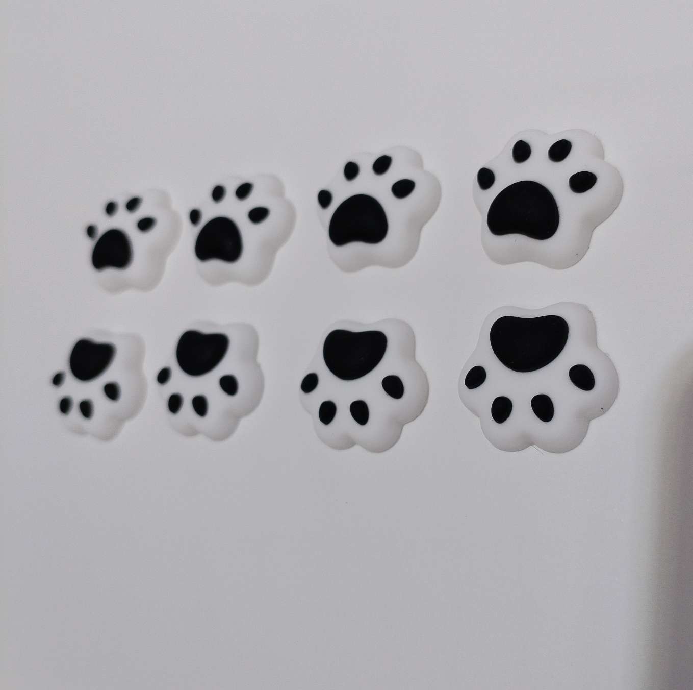 PVC soft adhesive accessories, cartoon cat paw bearpaw parche, accessories de accessories de horquilla, pegamento de refrigerador de caso de teléfono, decoraciones de zapatos de agujero. details Picture