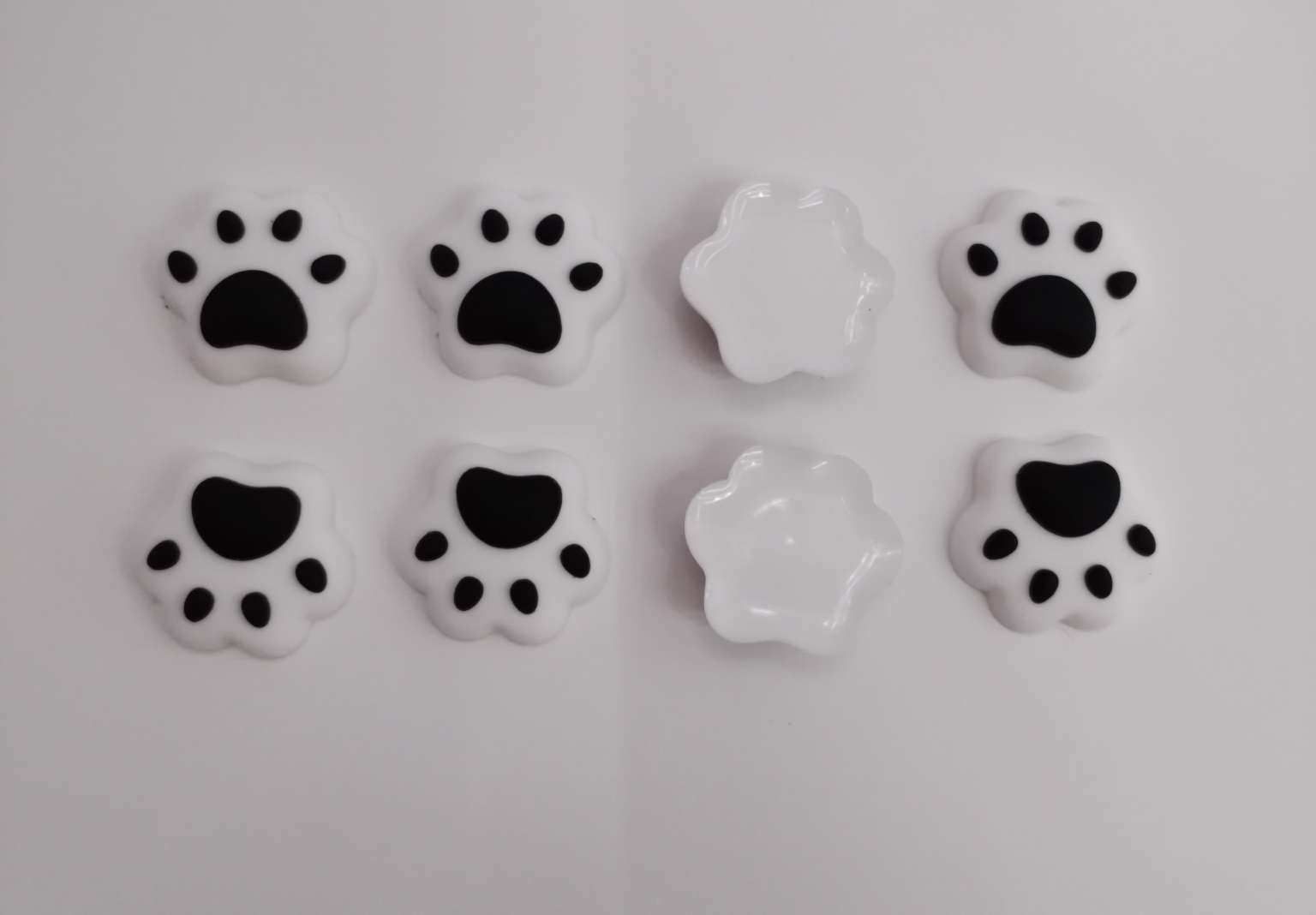 PVC soft adhesive accessories, cartoon cat paw bearpaw parche, accessories de accessories de horquilla, pegamento de refrigerador de caso de teléfono, decoraciones de zapatos de agujero. Application Scenario