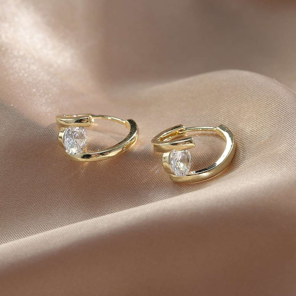 Simple metal earrings, French niche and personalized accessories for women, versatile earrings, European and American zircon earrings, ear buckles, wholesale jewelry accessories, diy jewelry accessories Specification image