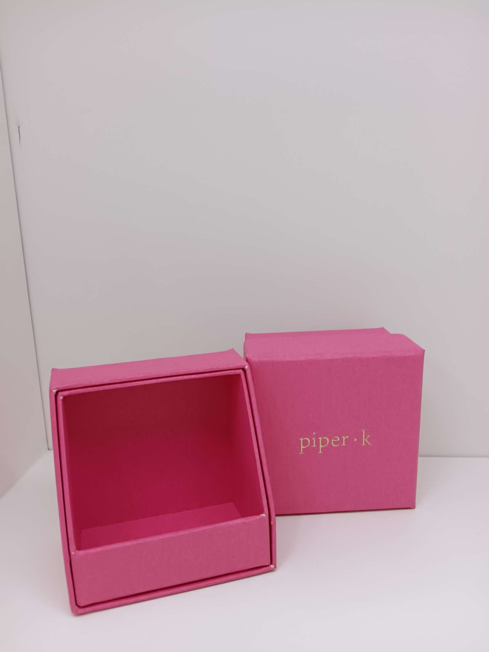 Factory direct sales, earrings boxes, bracelet packaging boxes, high-end jewelry packaging, exquisite jewelry packaging boxes, professional packaging design, custom jewelry box packaging based on samples available Item Picture