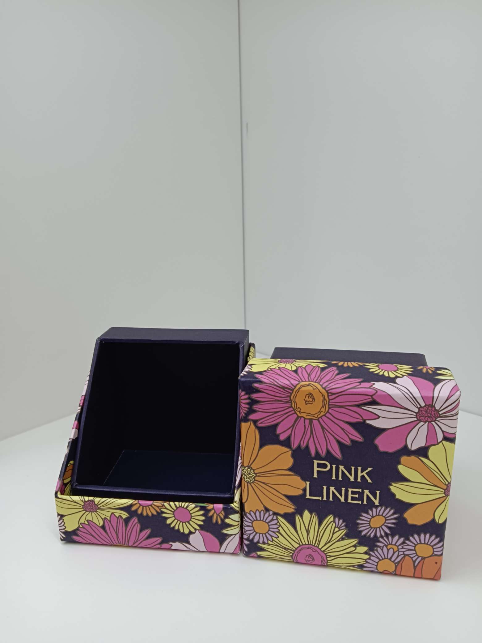 Factory direct sales, mid-to-high-end ear jewelry boxes, bracelet packaging boxes, high-end accessory packaging, exquisite jewelry packaging boxes. Professional packaging design, custom jewelry box packaging based on samples available detail image 4