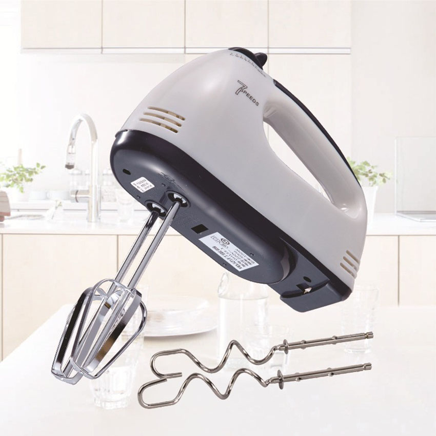 European Regulation 110V 7 Speed Electric Whisk Household Hand-Held High-Power Egg Beater And Flour Baking Mixer Application Scenario