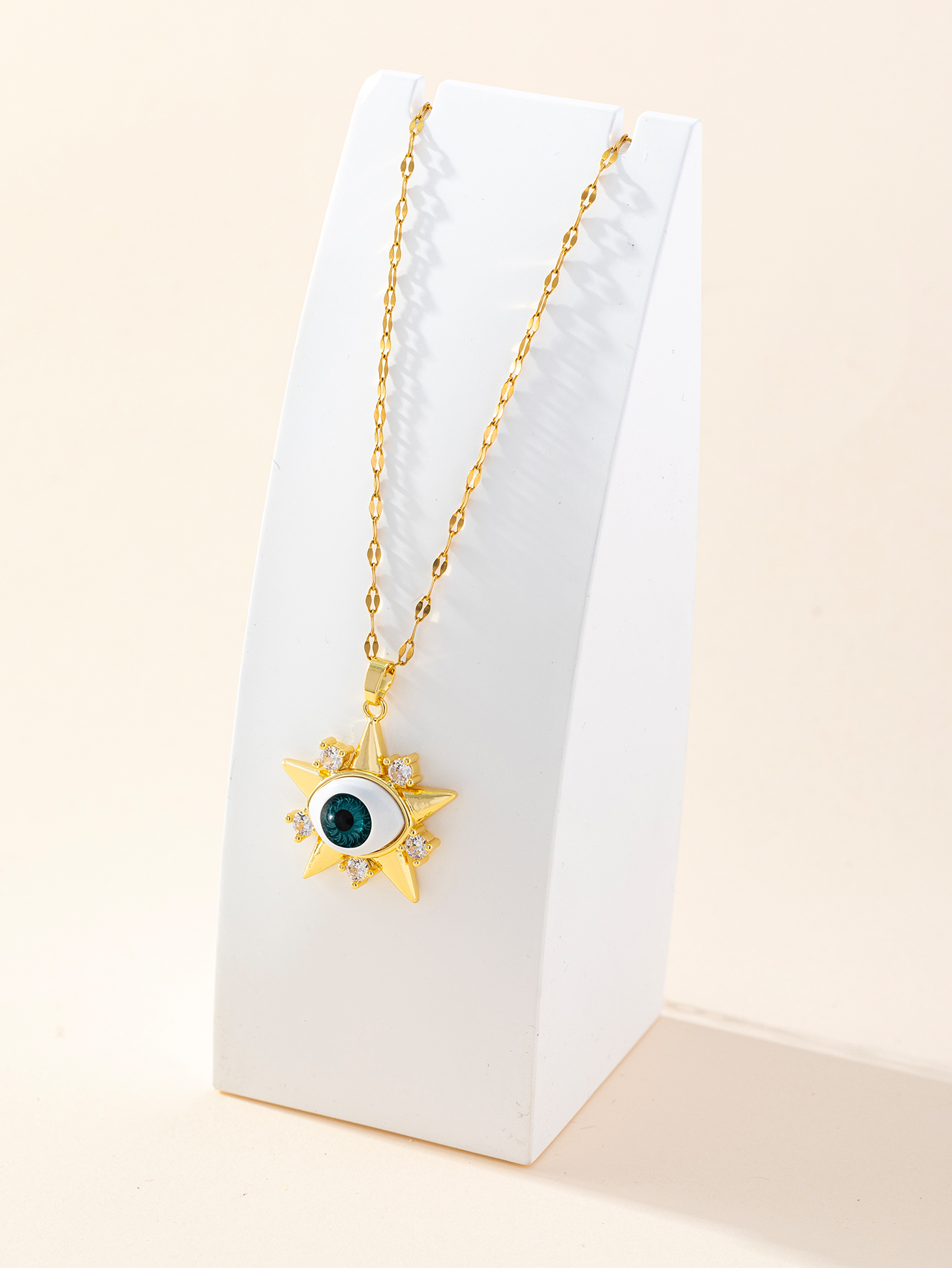 真金眼睛创意水钻点缀魅力项链女士日常佩戴