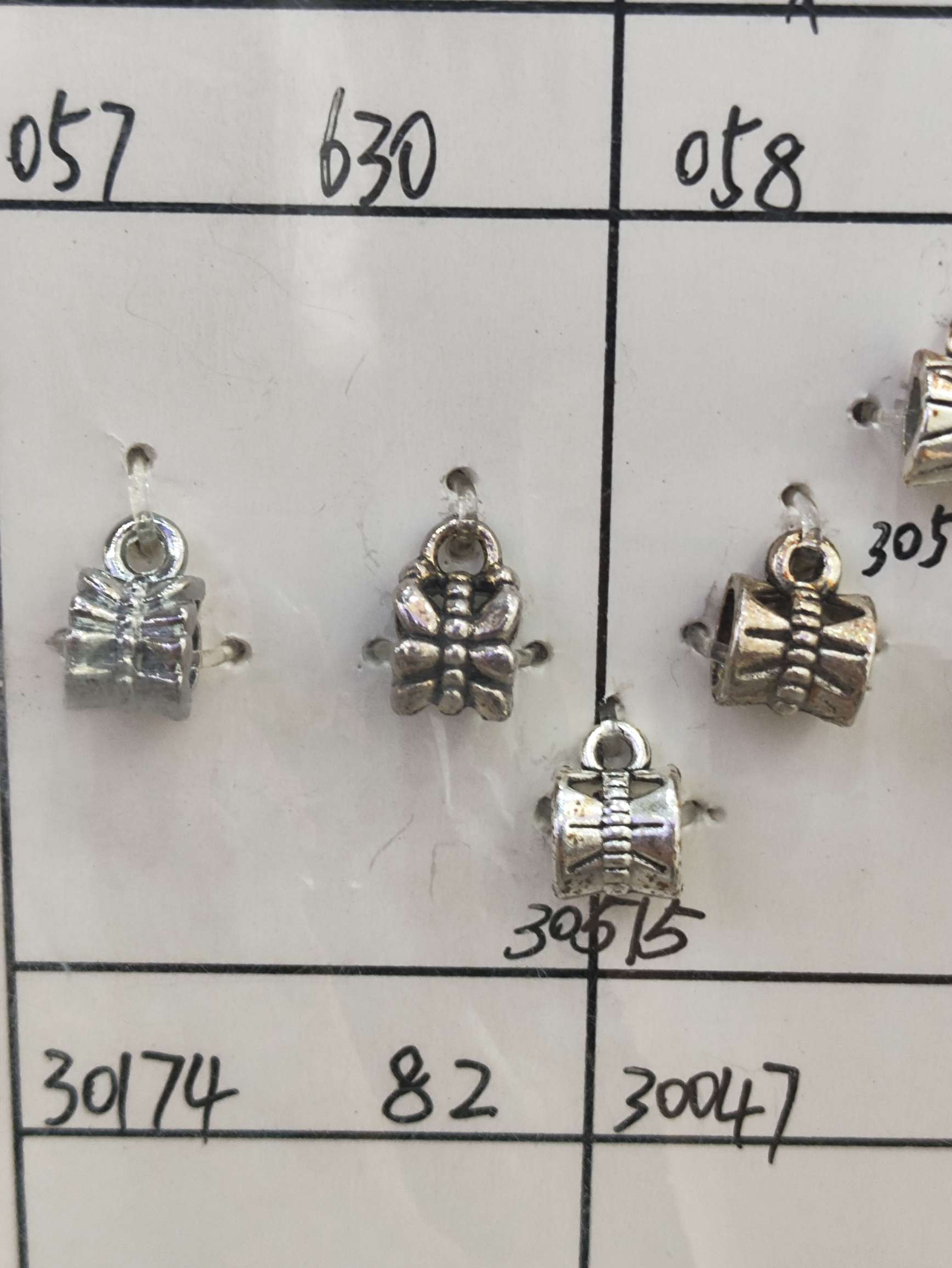 Factory direct sales of diy handcrafted alloy jewelry accessories for three-way pipes with hoists Application Scenario