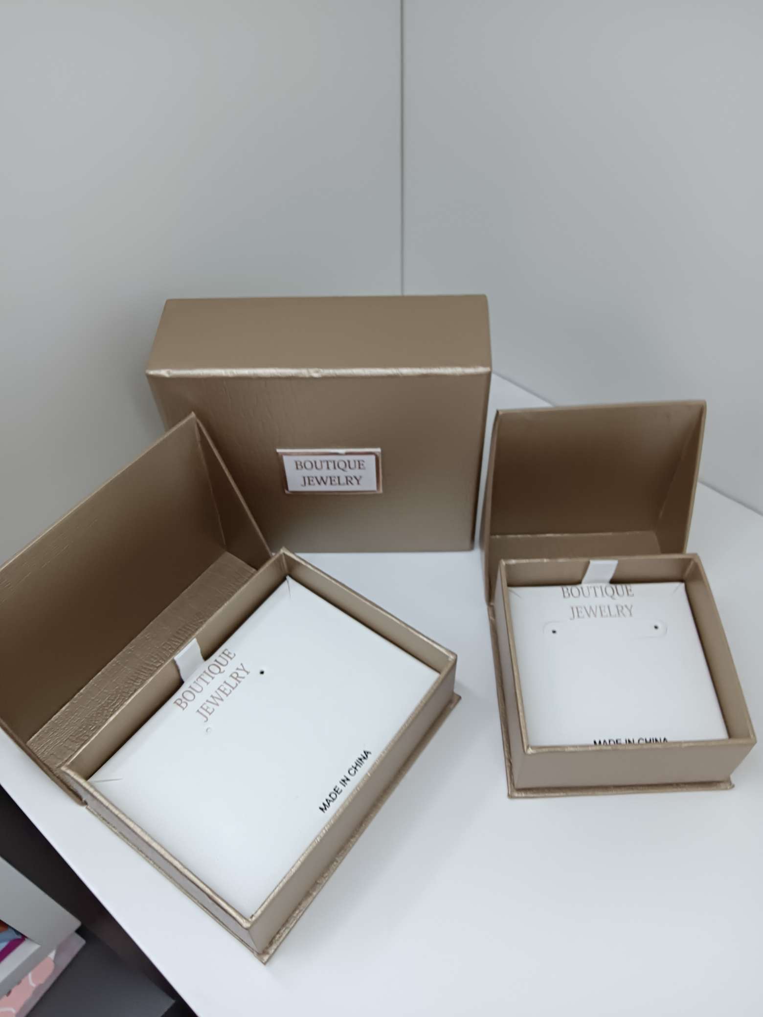 Earpiece box packaging, high-end accessory packaging box, jewelry packaging box, professional packaging design, exquisite and durable packaging details Picture