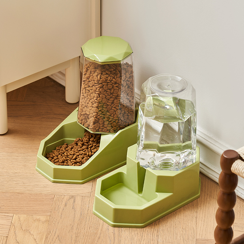 宠物智能喂养设备实物图