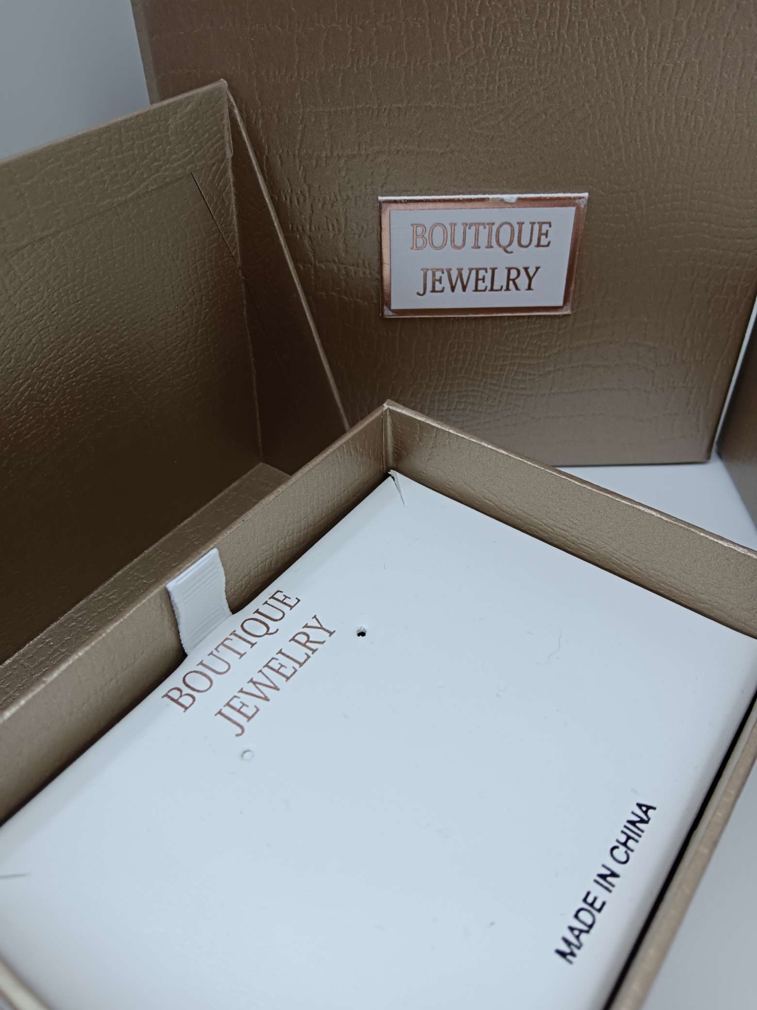 Earpiece box packaging, high-end accessory packaging box, jewelry packaging box, professional packaging design, exquisite and durable packaging Specification image