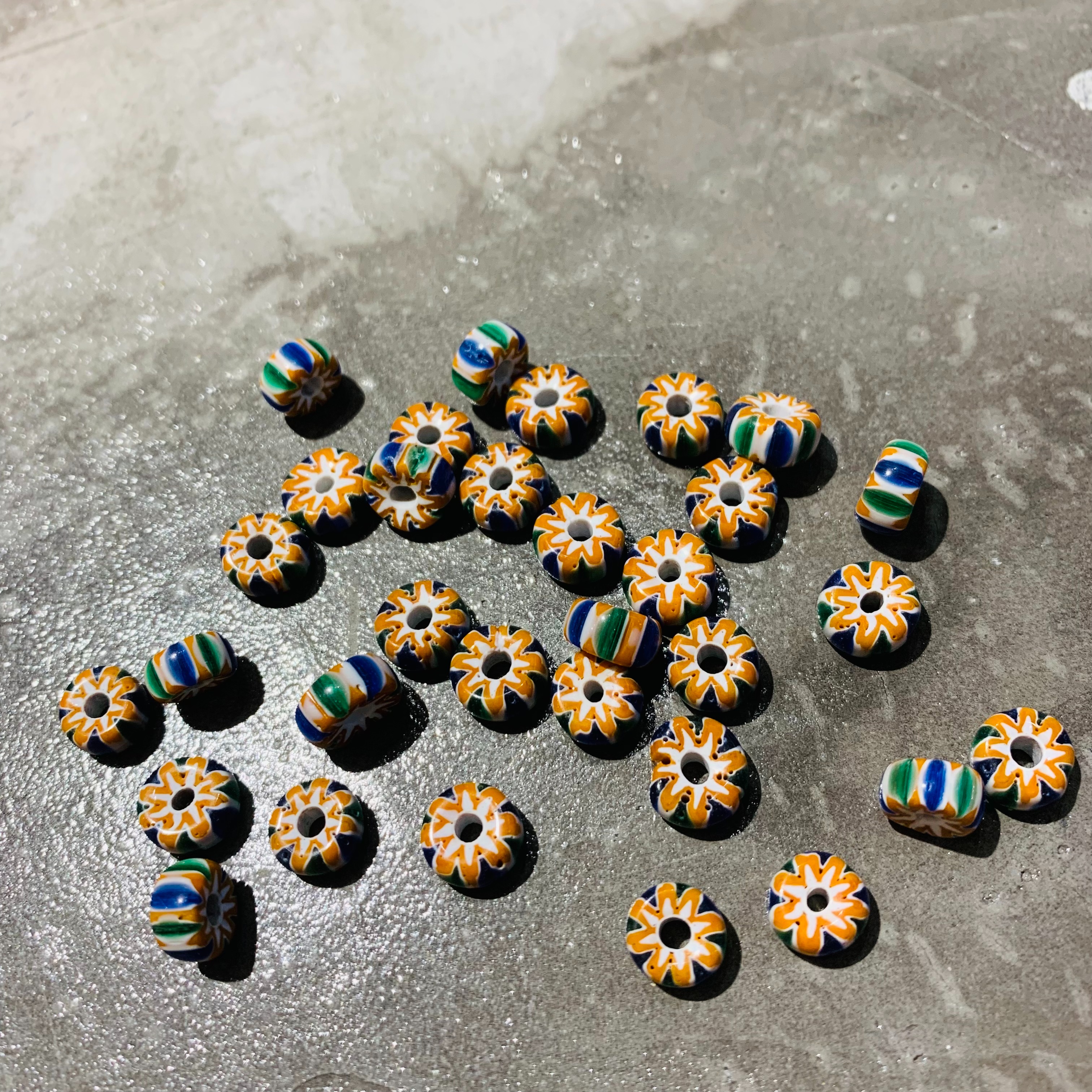 Imported Nepalese handcrafted DIY old glass snow Flei loose beads semi-finished product bracelets, necklaces, earrings accessories, loose beads, flat beads, partition beads, bucket beads Application Scenario