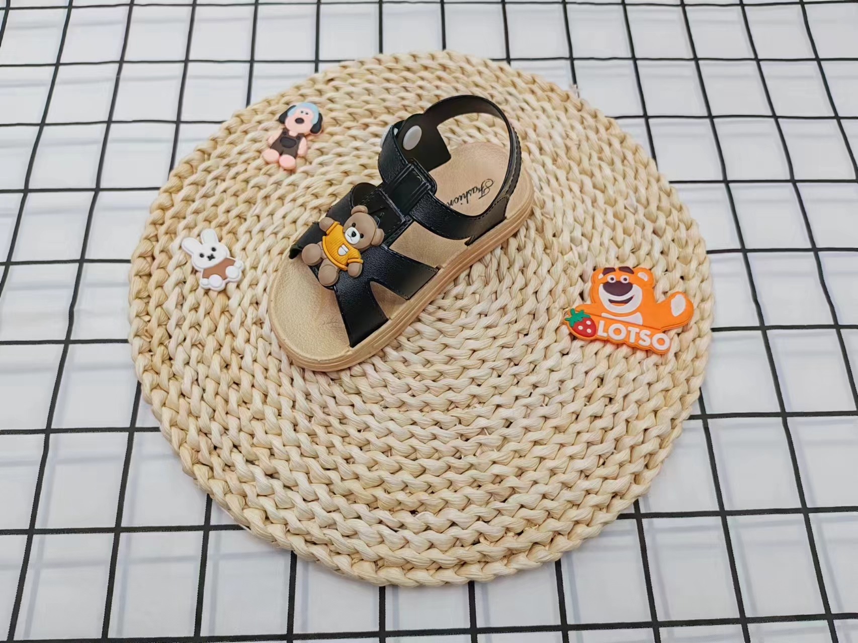 Children's sandals for summer 2024: Soft-soled cartoon sandals details Picture
