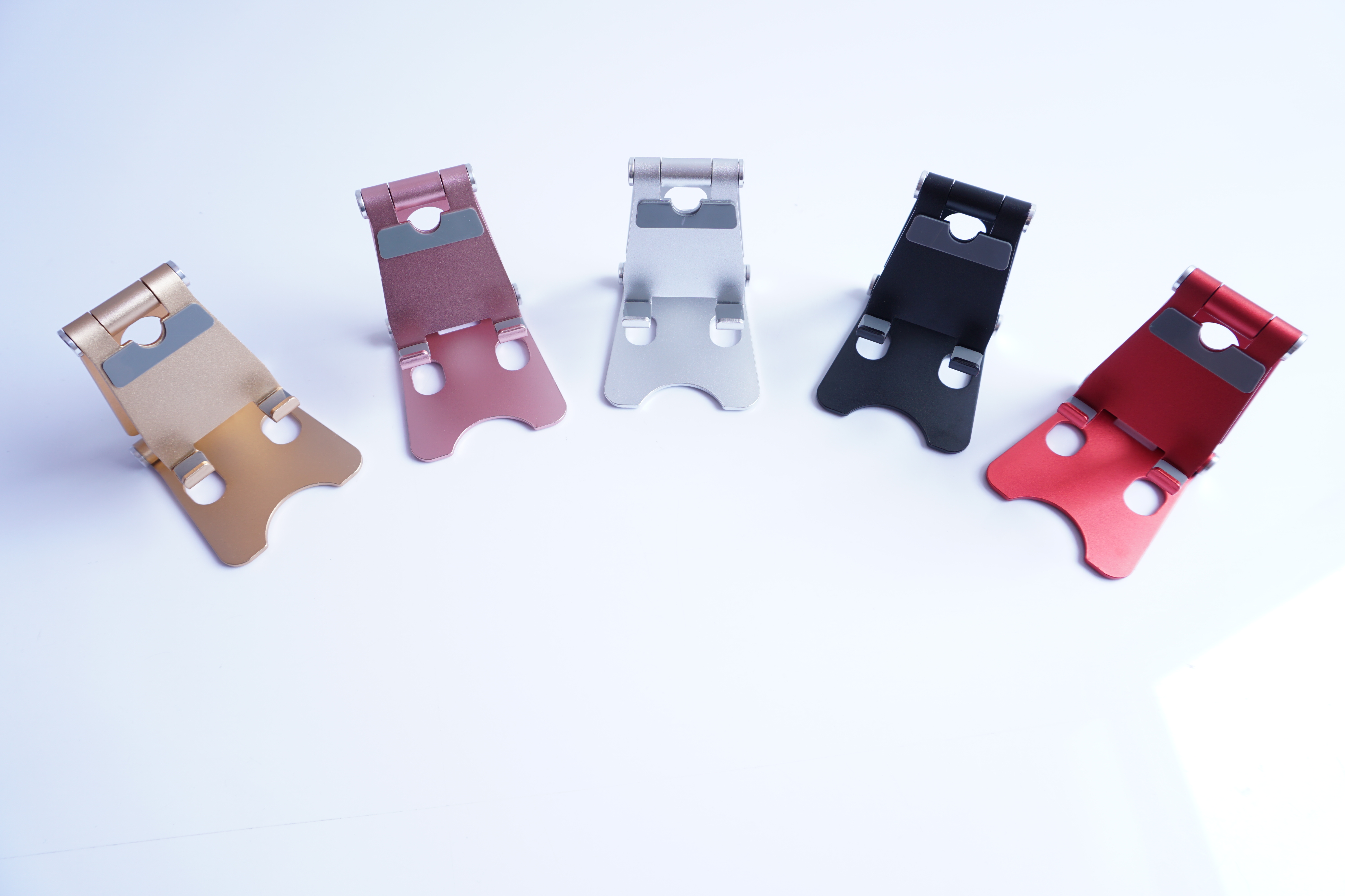 Double folding phone stand, small size, dual rotating shafts adjustable, small size can be folded and stored Application Scenario