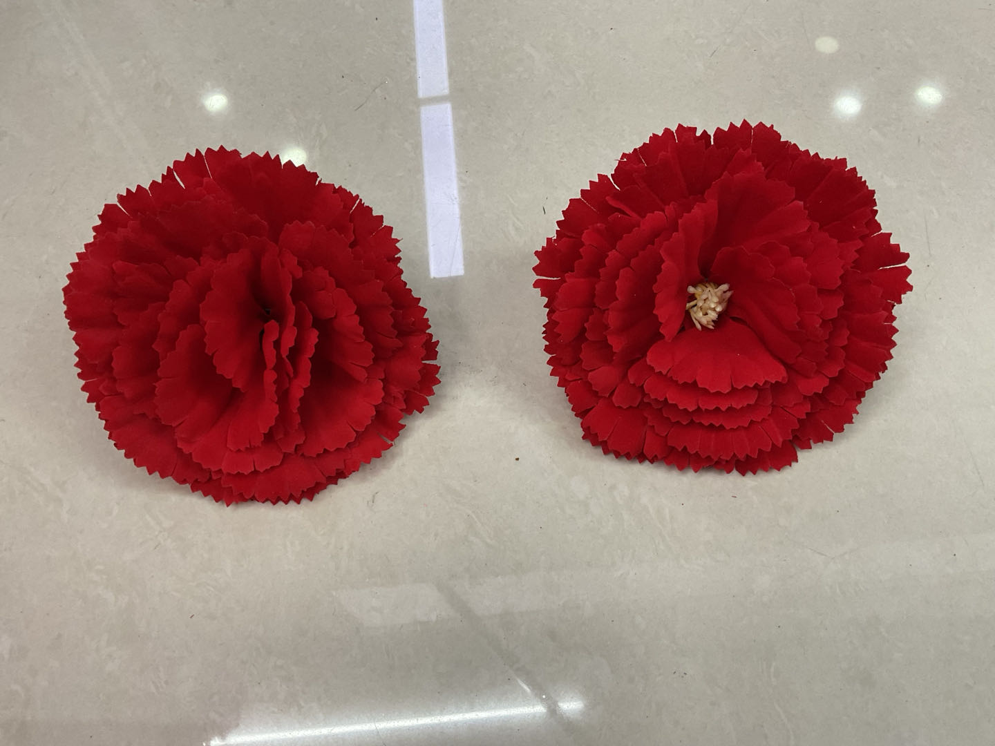 Special artificial flower bouquets for college entrance examination celebration, featuring artificial petals, eco-friendly materials, realistic touch, and artificial flower decorations Application Scenario