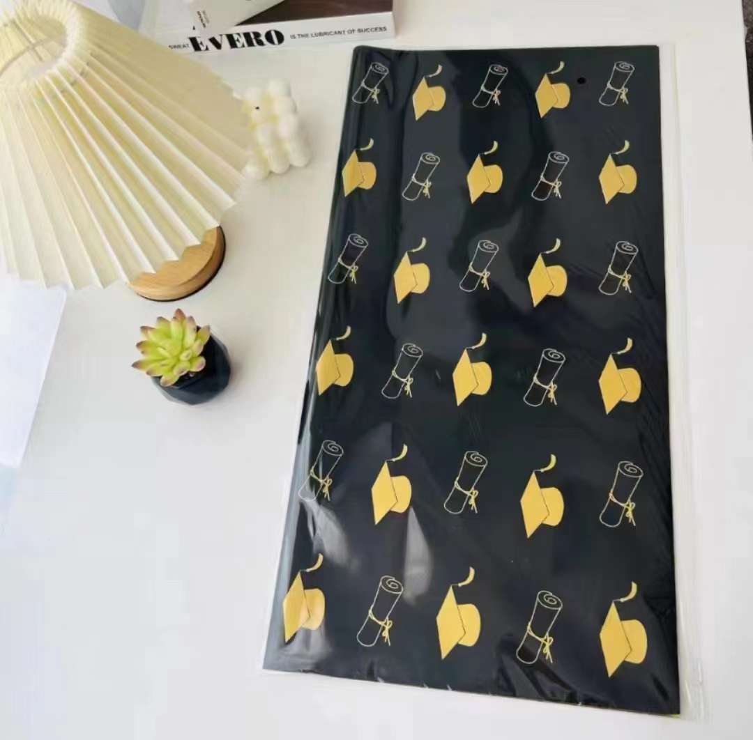 Fresh and artificial flower packaging paper is suitable for packaging all kinds of goods. It is of high quality. Other packaging paper is green and environmentally friendly. Graduation season Application Scenario