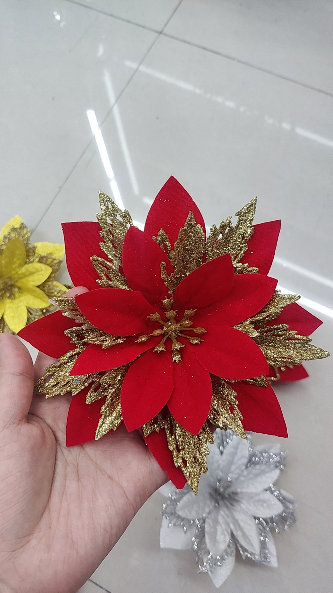 New Christmas flower simulation flower heads, festive home simulation flower ornaments, plastic flower decorations Application Scenario