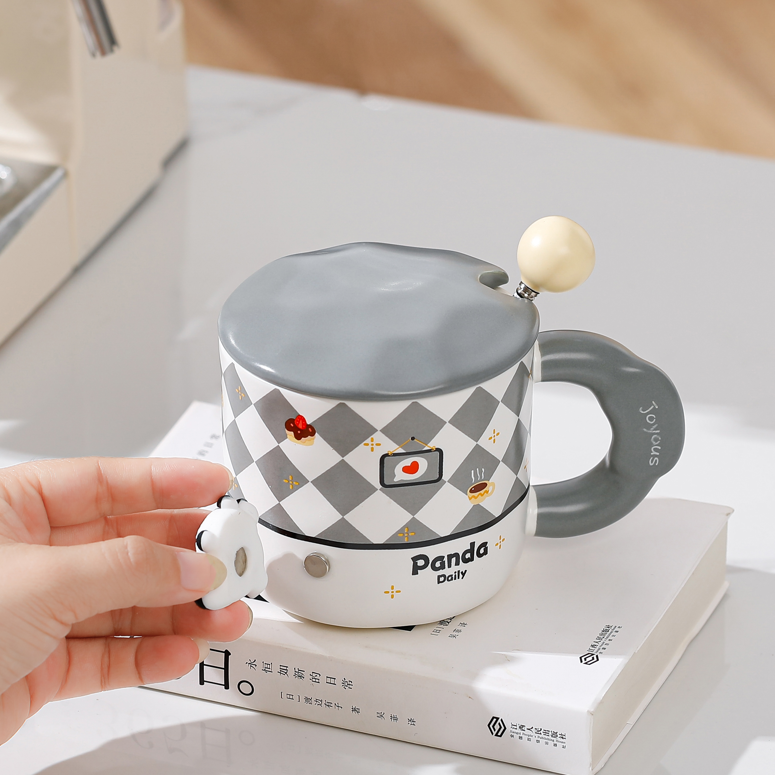 Creative DIY mugs, couple water cups, coffee cups, high appearance level ceramic cups, souvenirs, cute animal cups Application Scenario