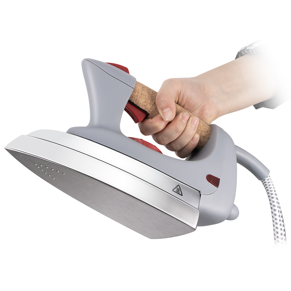 RAF European Standard cross-border pressure steam iron, hanging bottle type large household steam iron, high-power iron R.1328 Application Scenario