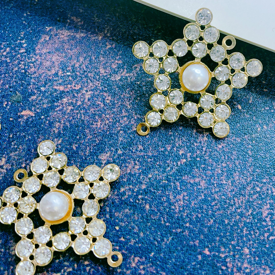 New diamond-encrusted five-pointed star metal accessories, DIY handmade hair ornaments, brooches, clothing, shoes, hats, bags, accessories, materials, decorative accessories, earrings, pendants, necklaces, decorative pendants, CCB pendants Specification image