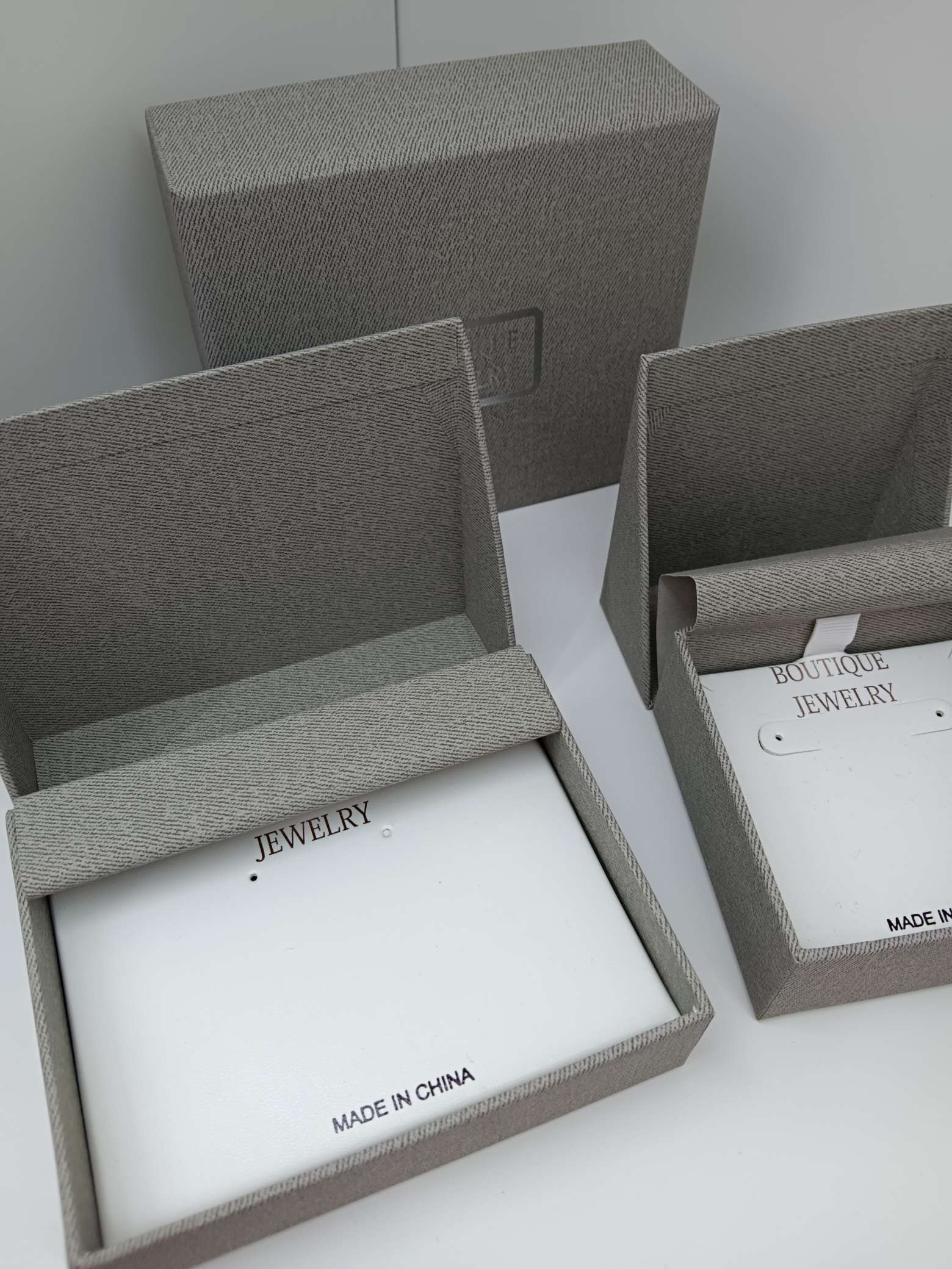 Earring box, bracelet packaging box, exquisite accessory packaging box, jewelry packaging to protect precious accessories from damage Application Scenario