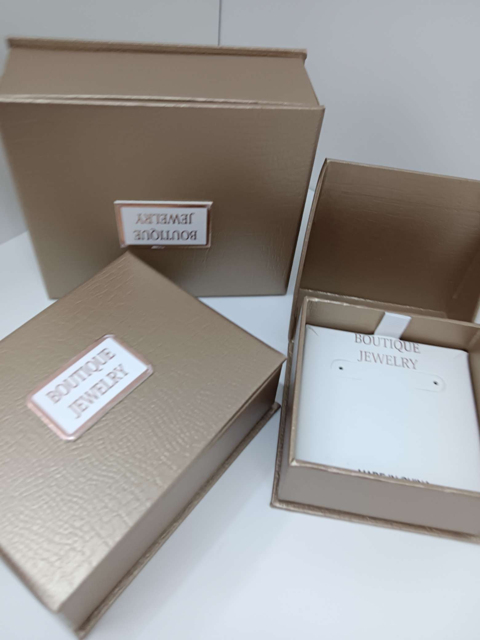 Earpiece box packaging, high-end accessory packaging box, jewelry packaging box, professional packaging design, exquisite and durable packaging detail image 2