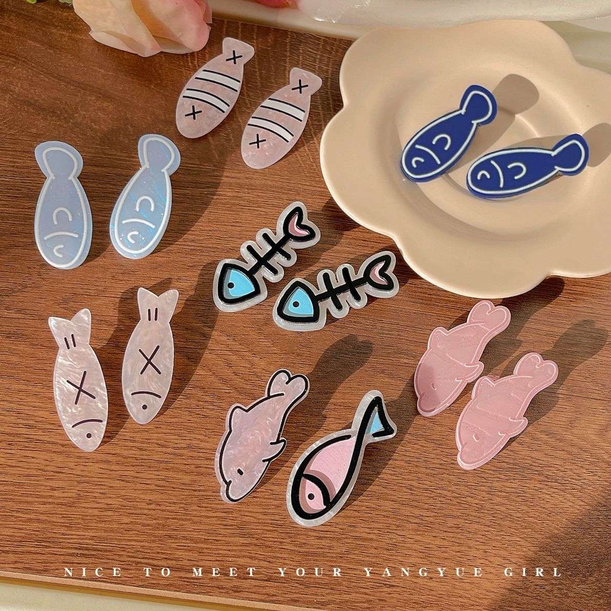 Ocean Series Small Fish Bone Hair Clips, ins Girl bangs Clips, hair clip edge clips, Dopamine Fun Clips Application Scenario