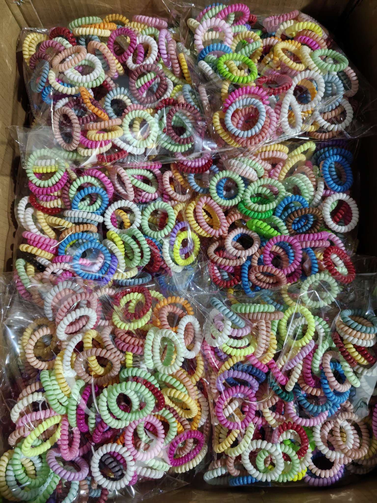 A mix of high-elasticity and thickened wristbands and telephone lines, a mix of hair styling and color accessories, 100 pieces per package details Picture