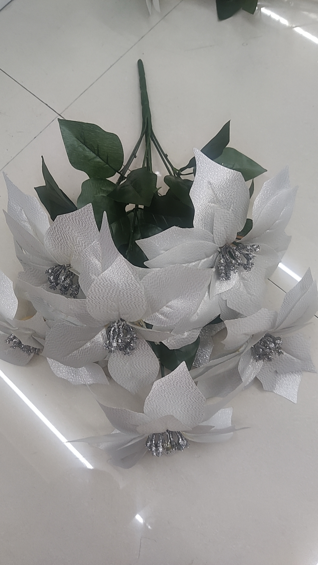New 7-head and 5-head artificial Christmas flowers are selling well. Flower 104031-2 details Picture