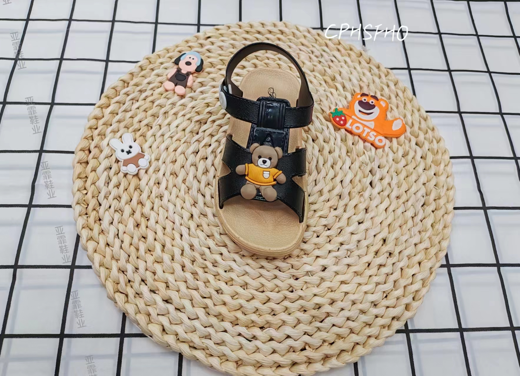 Children's sandals for summer 2024: Soft-soled cartoon sandals