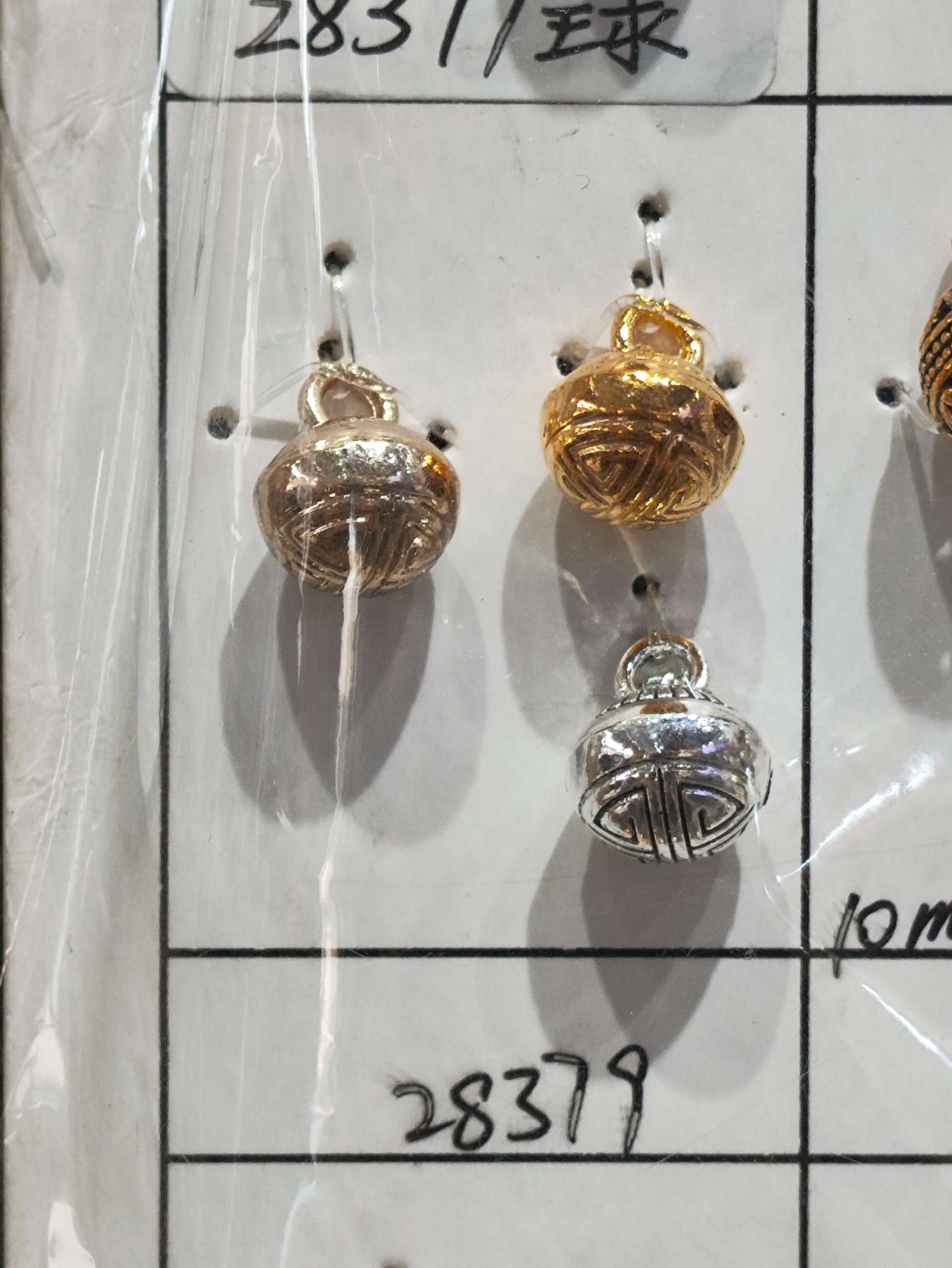 One-stop purchase of Chinese wind ball alloy jewelry accessories, handcrafted DIY accessory material kits, semi-finished accessory accessories, bracelets, necklaces, earrings, and other accessory accessories Application Scenario