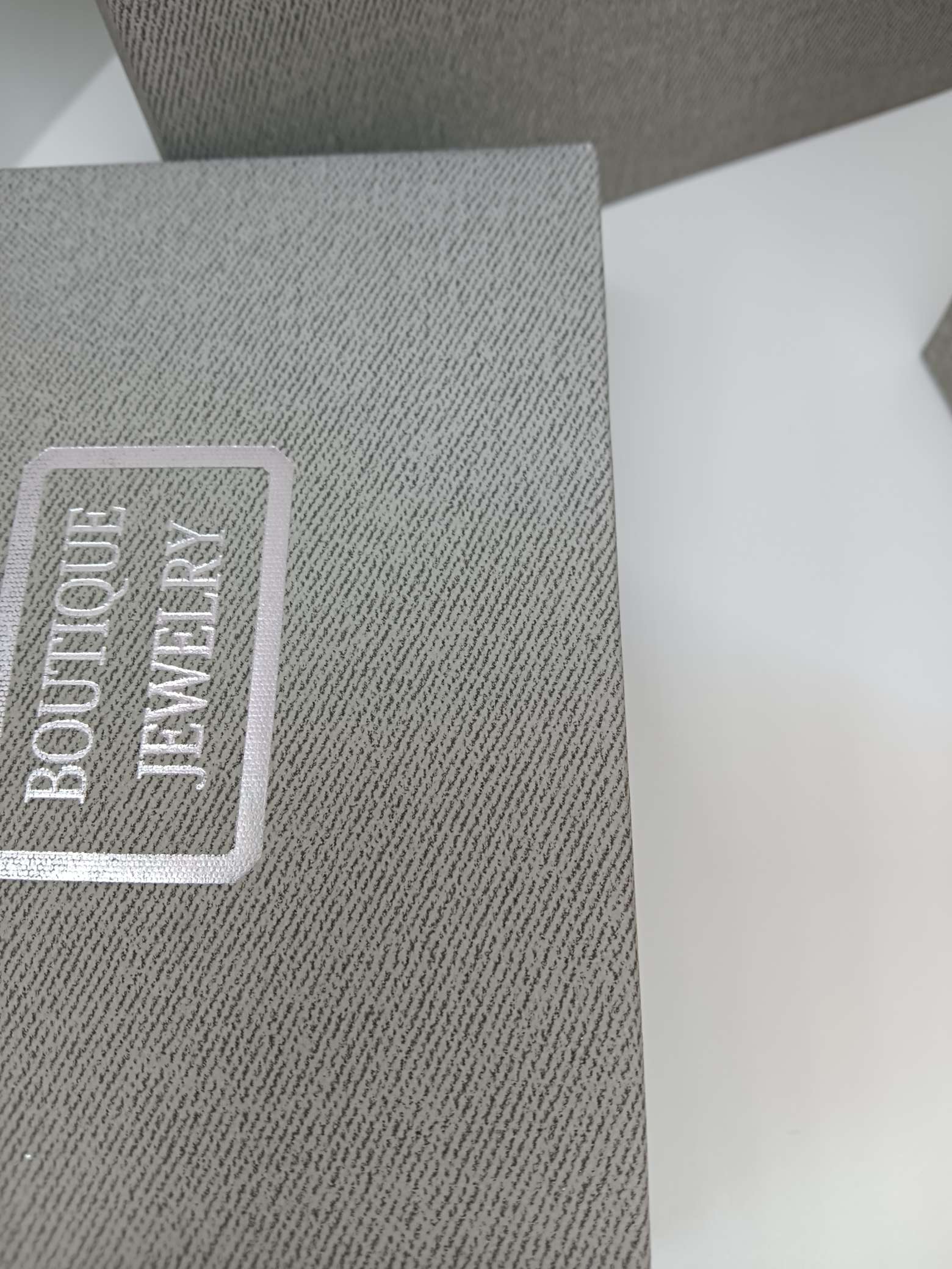 Earring box, bracelet packaging box, exquisite accessory packaging box, jewelry packaging to protect precious accessories from damage Specification image