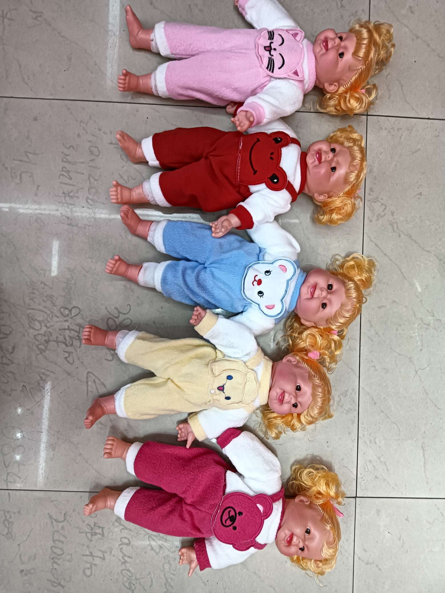 毛绒玩具娃娃 软体布娃娃 玩偶公仔 可爱卡通形象 玩具公仔 适合孩子的玩具娃娃