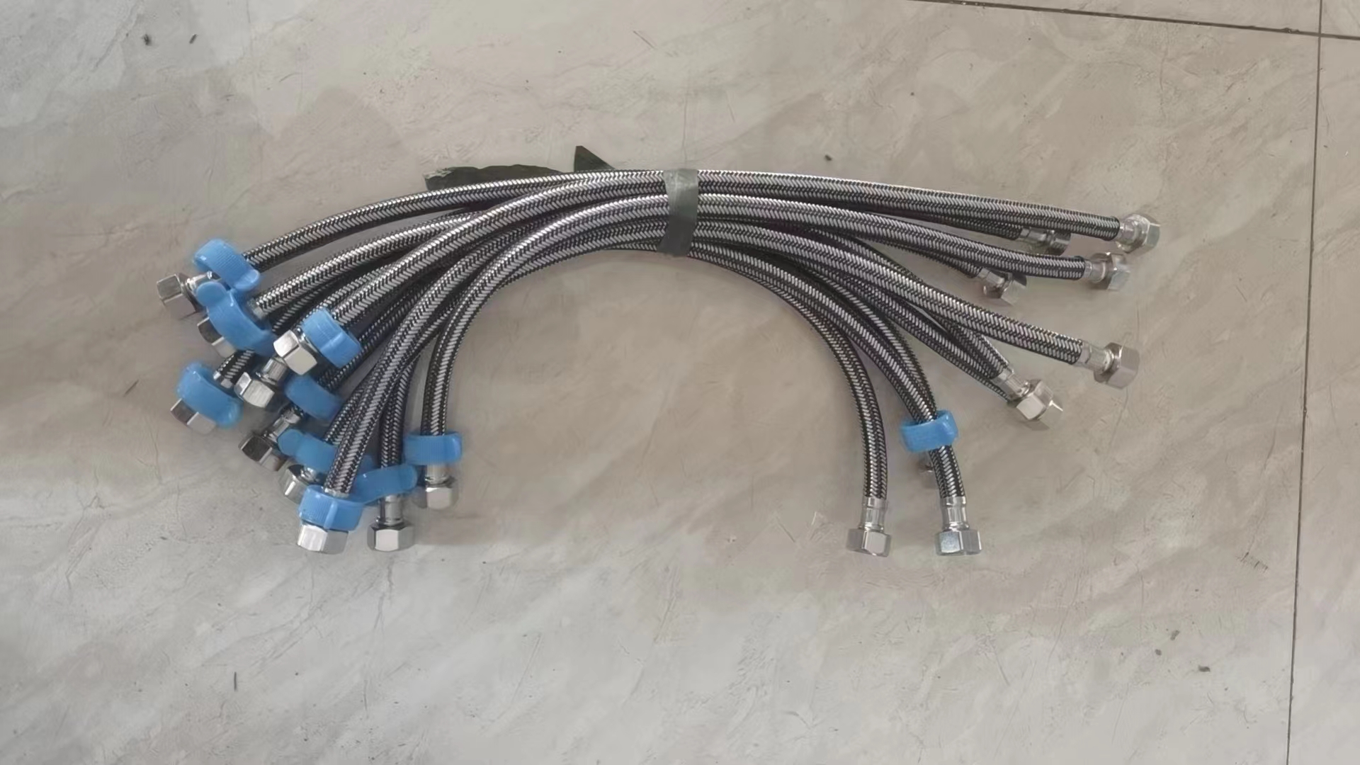 Stainless Steel Braided Tube Mixed 4 Points Hot And Cold Water Faucet Single Head Water Inlet Hose Manufacturers Toilet Water Heater details Picture