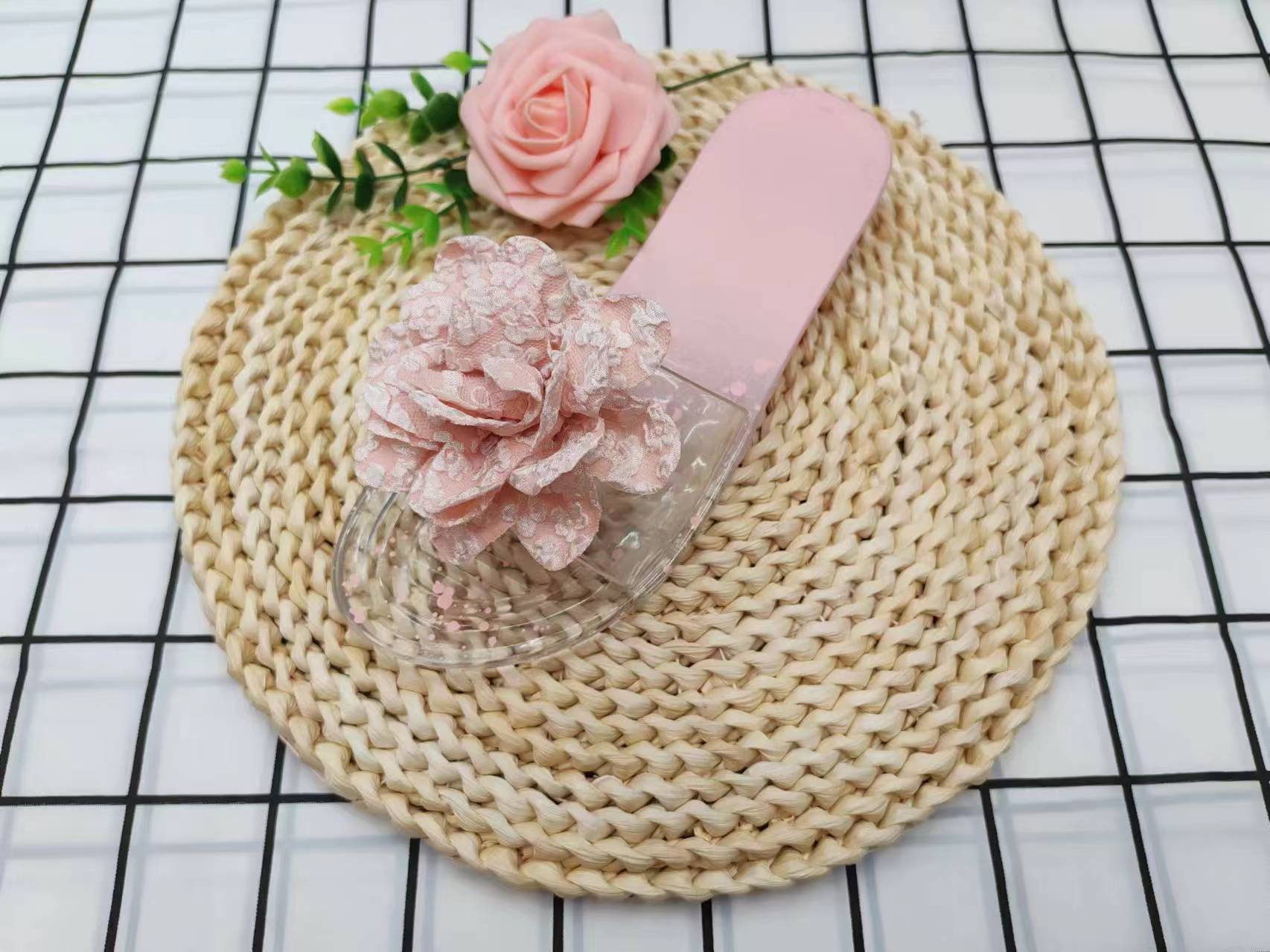 Flores de moda de verano afuera para usar zapatillas frescas Specification image