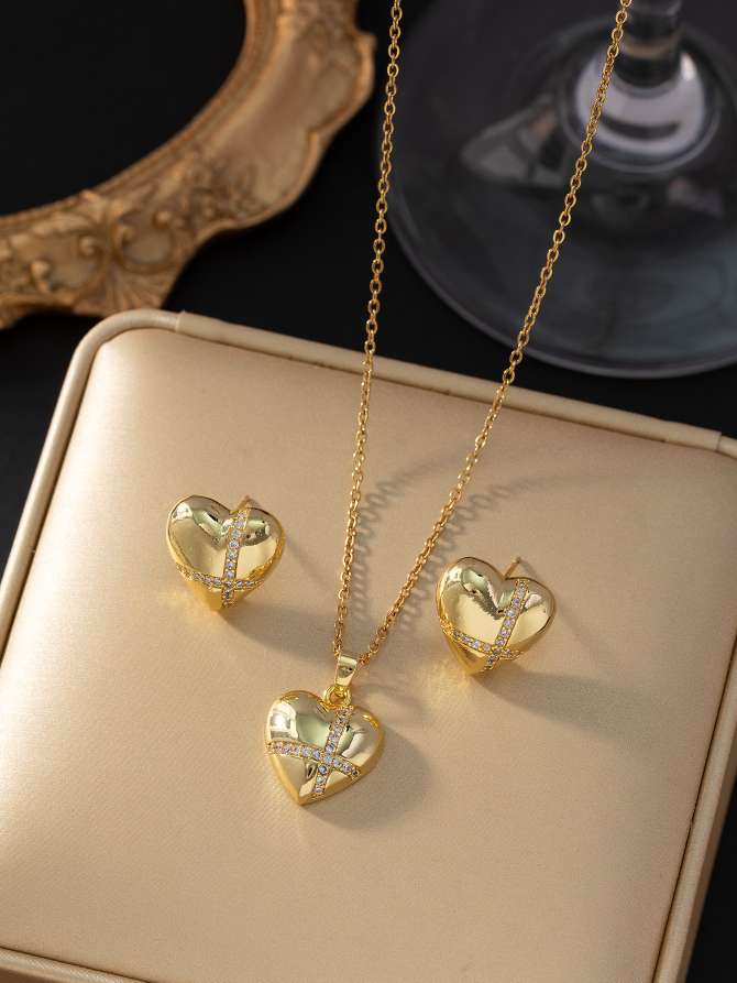 爱心镶钻女短款 高贵优雅饰品项饰 简约时尚短款爱心项链 精致礼物首饰详情图2