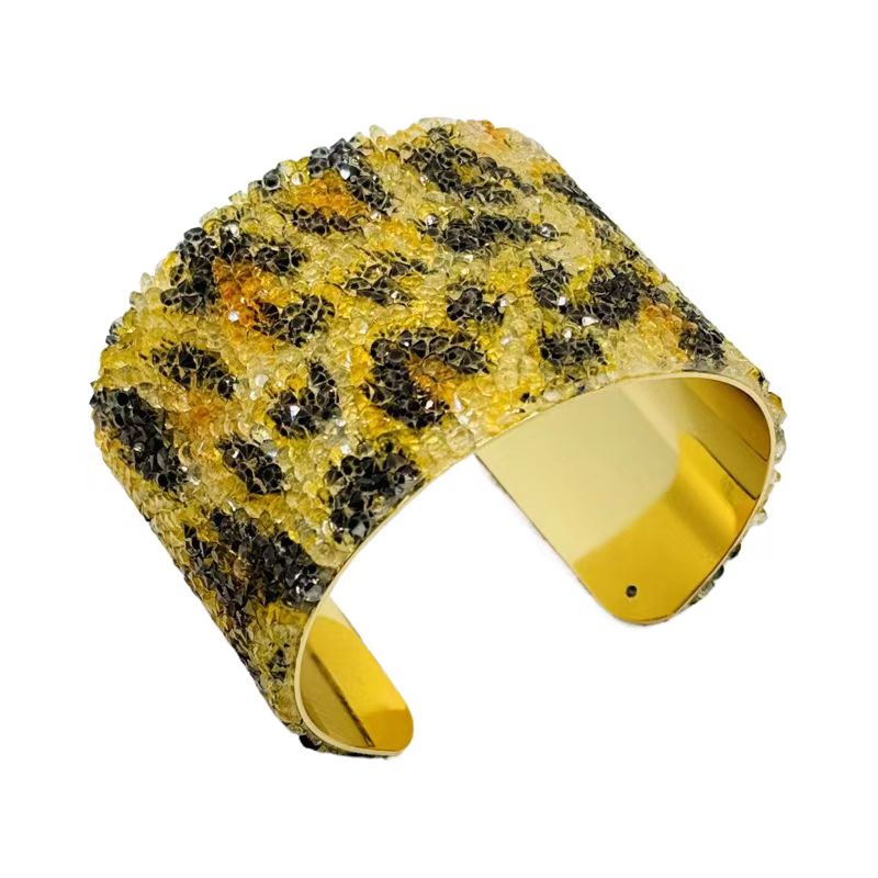 Cross-border e-commerce bestseller: A diamond-encrusted leopard print women's irregular electroplated gold metal bracelet in Europe and America, exuding a strong sense of luxury Specification image