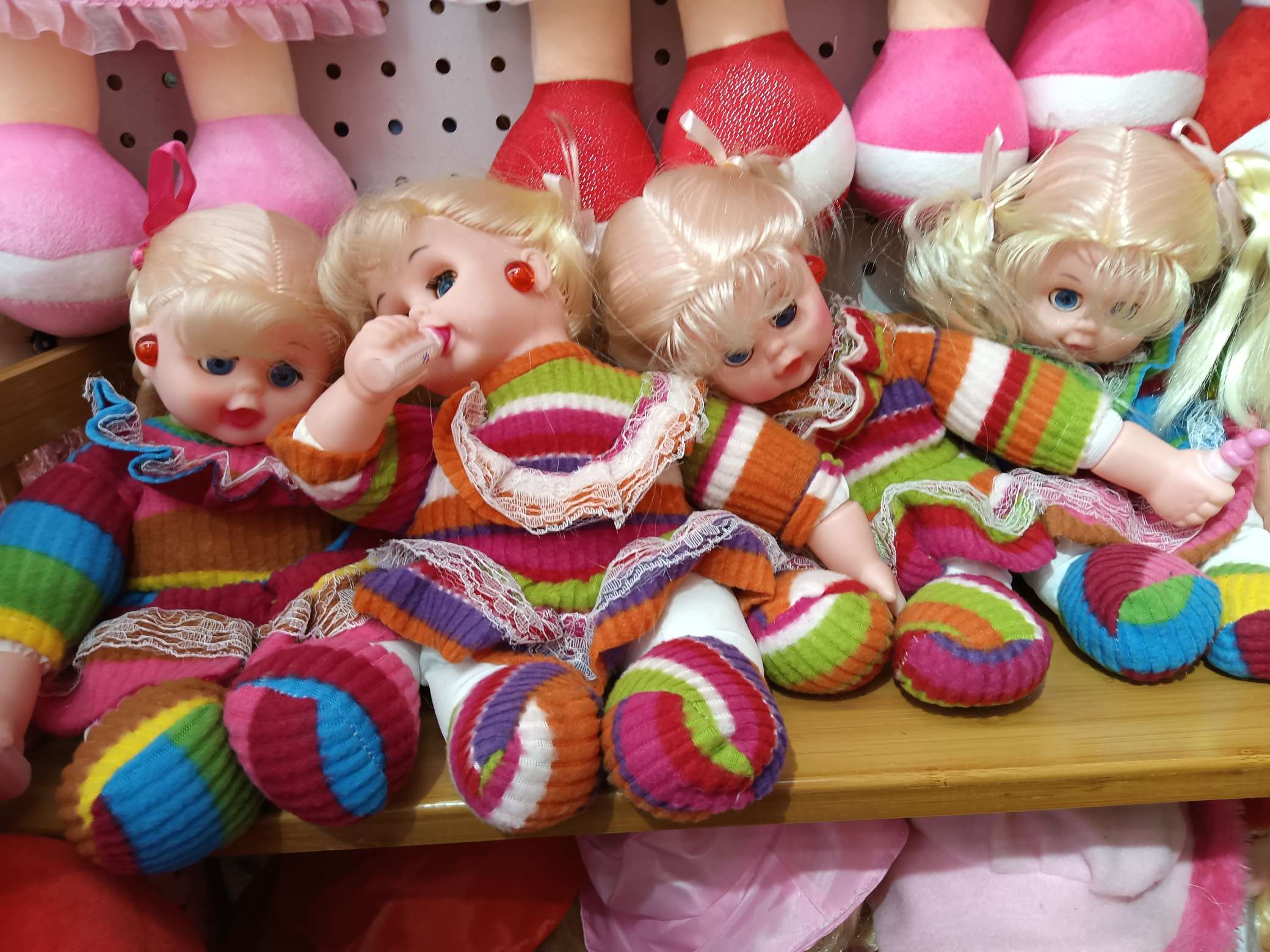 毛绒玩具娃娃 软体布娃娃 玩偶公仔 可爱卡通形象 玩具公仔 适合孩子的玩具娃娃产品图